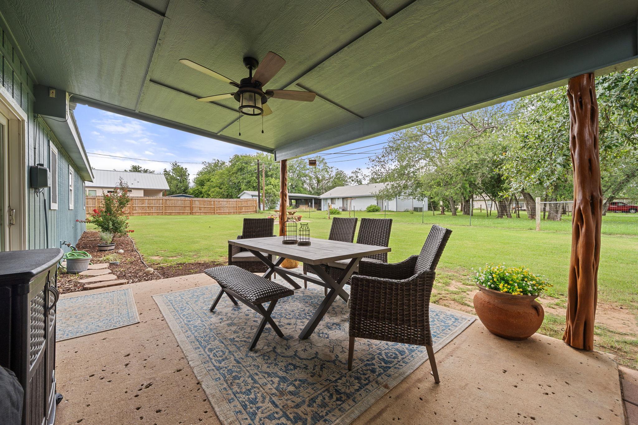 874 Pine Ln, Cottonwood Shores, TX 78657