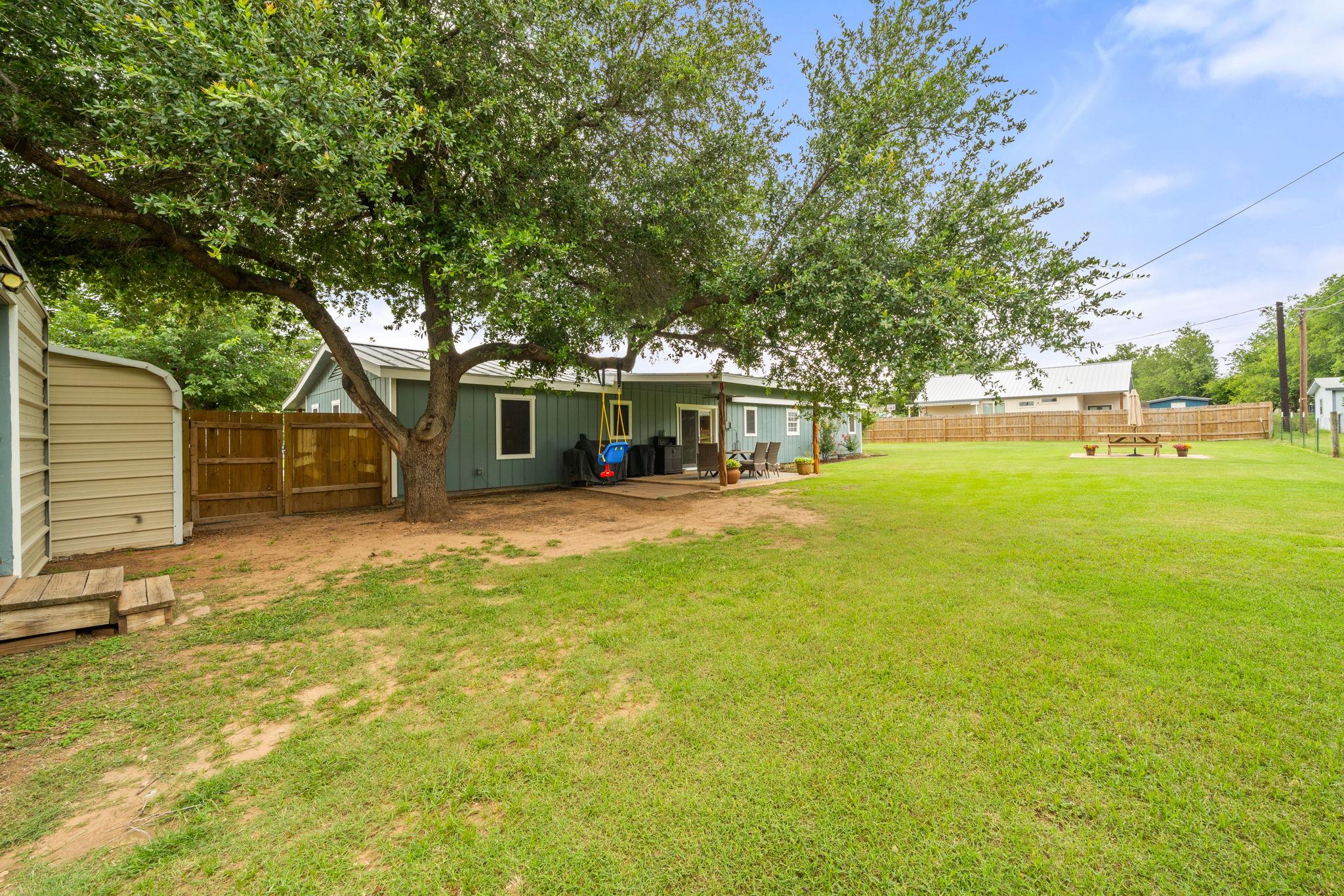 874 Pine Ln, Cottonwood Shores, TX 78657