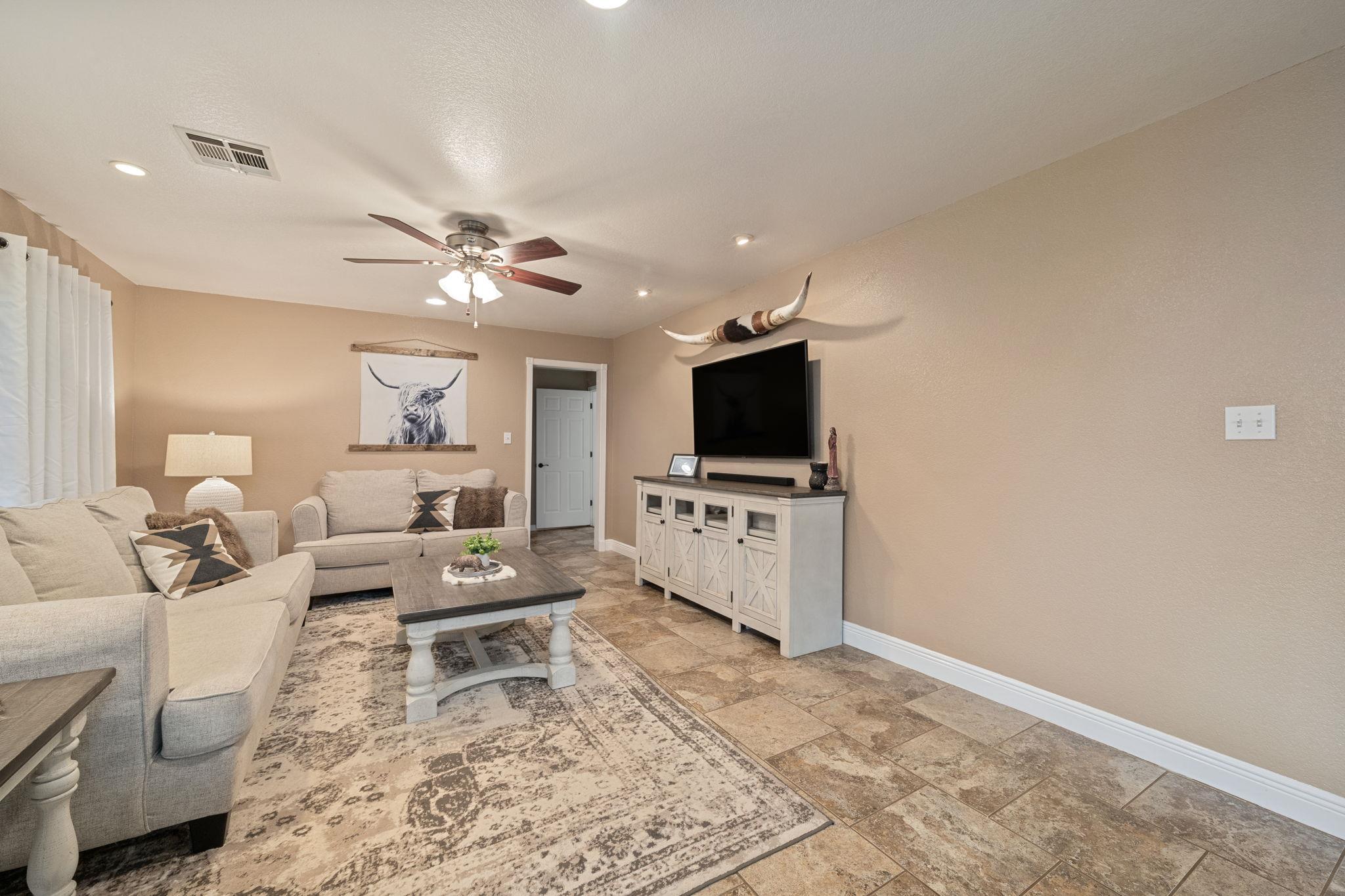 874 Pine Ln, Cottonwood Shores, TX 78657