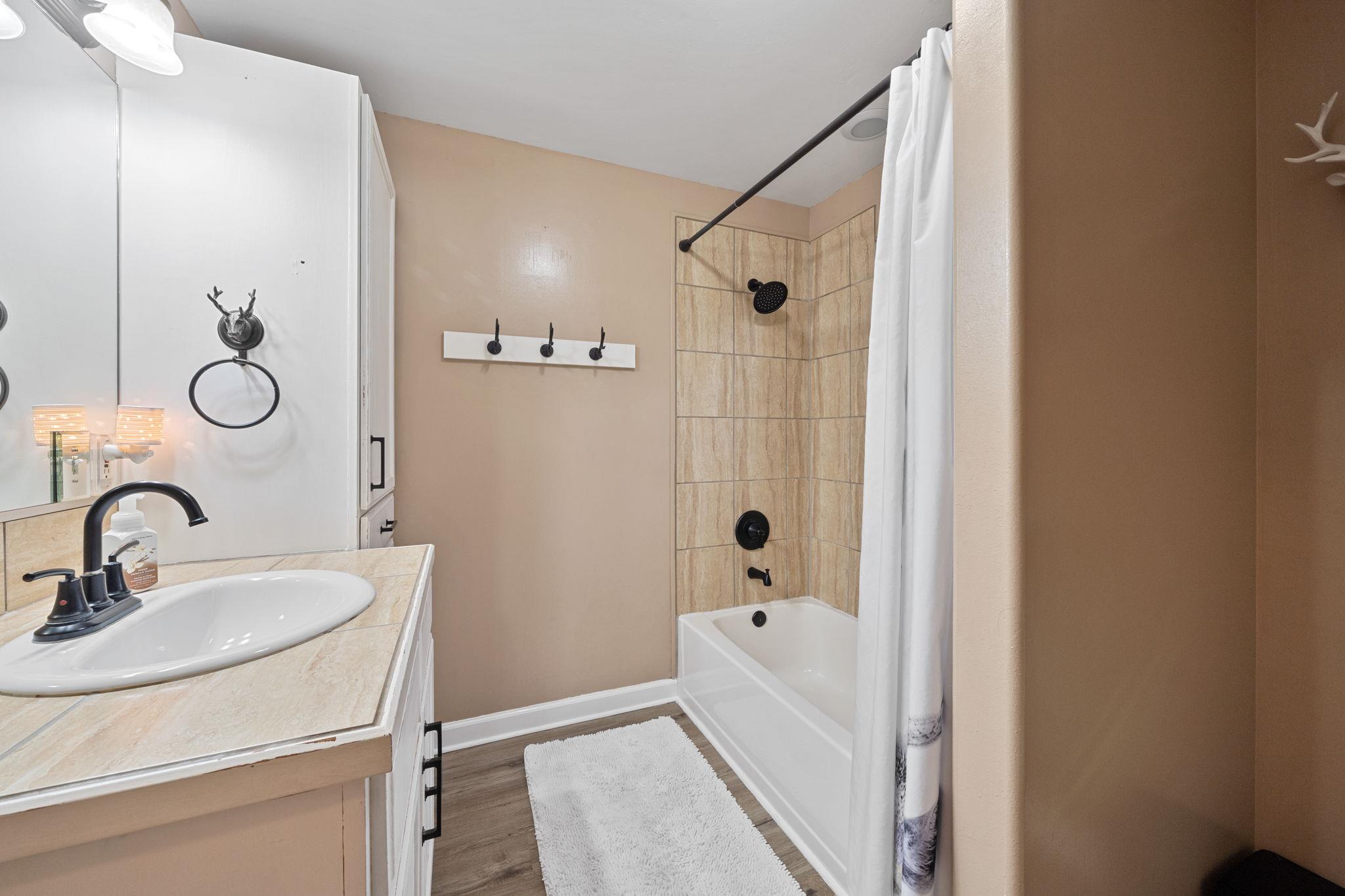 874 Pine Ln, Cottonwood Shores, TX 78657