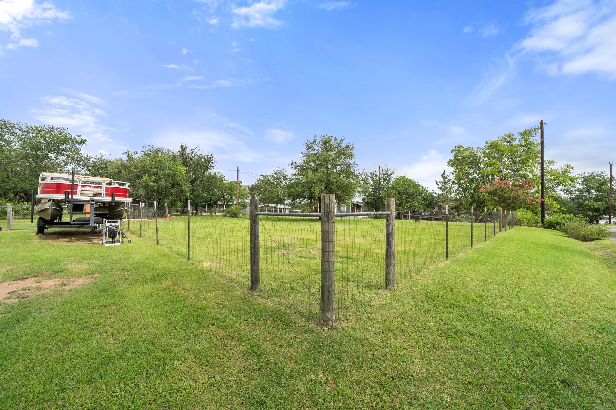 874 Pine Ln, Cottonwood Shores, TX 78657
