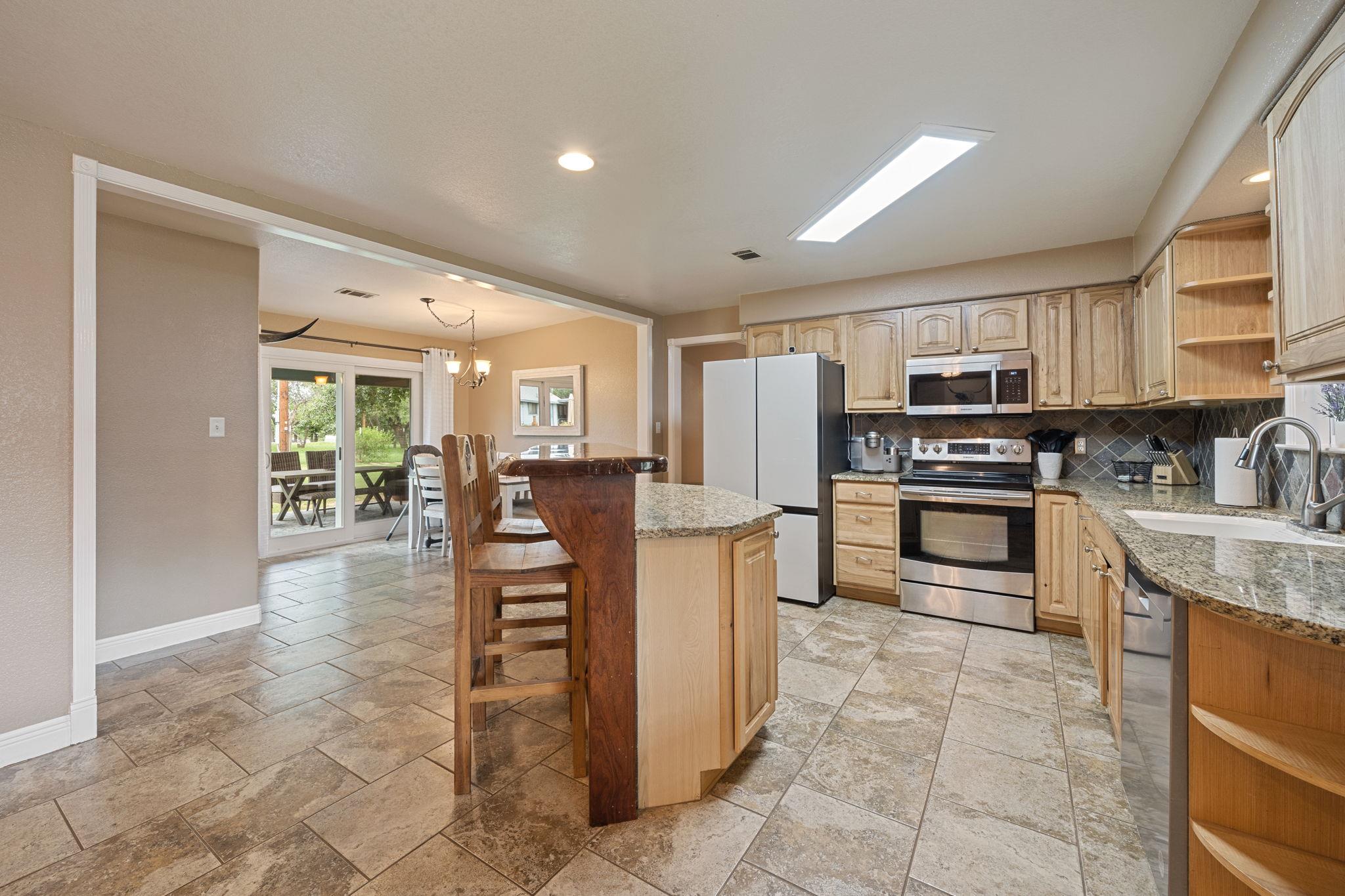 874 Pine Ln, Cottonwood Shores, TX 78657