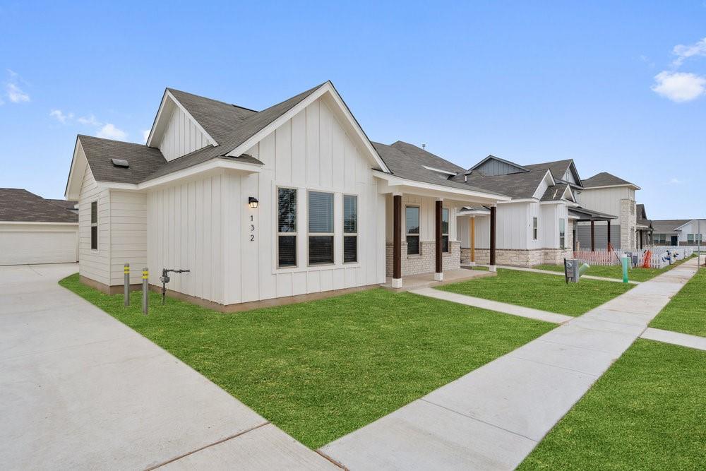 132 Condesa St, Kyle, TX 78640