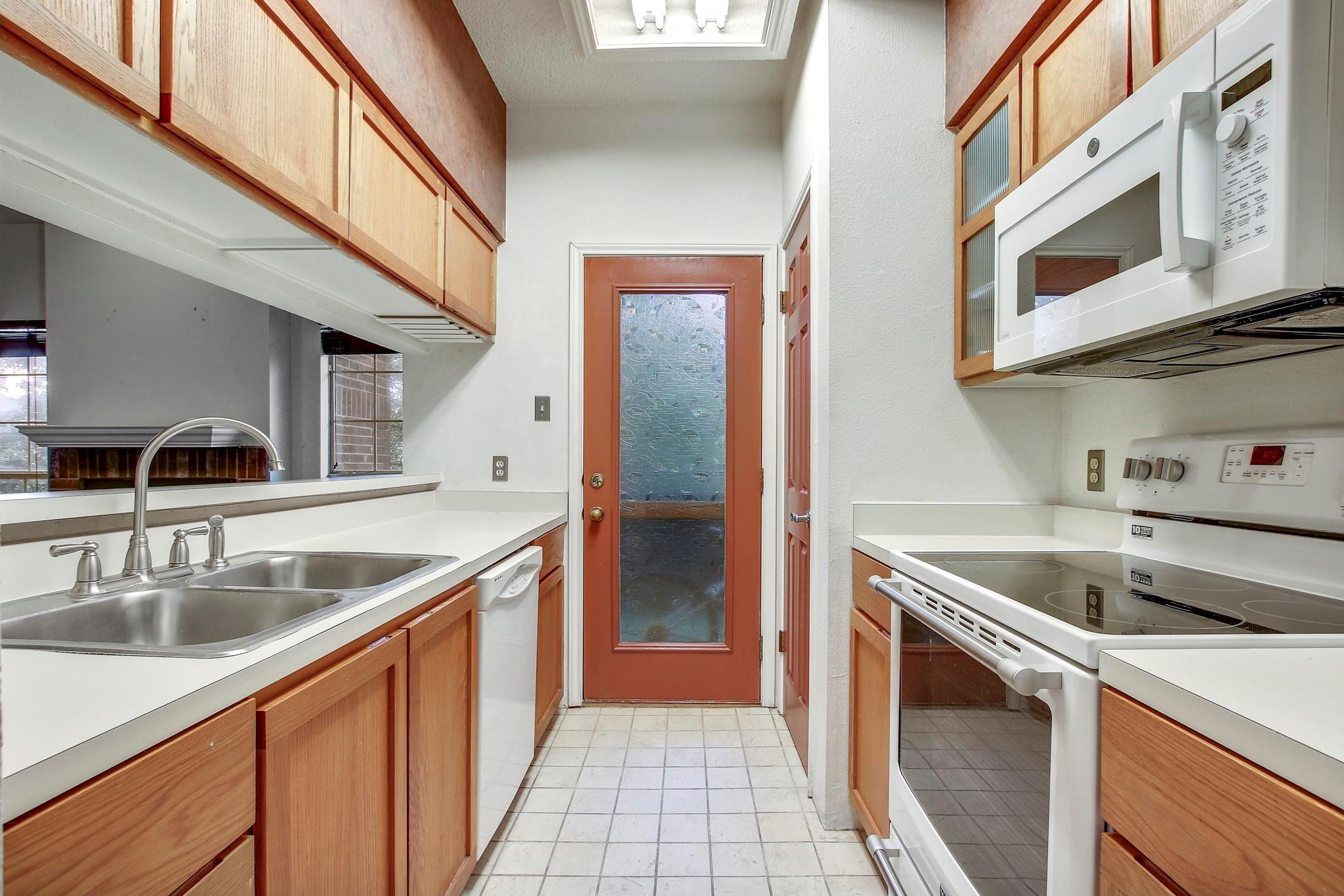 700 S 1st St # 304, Austin, TX 78704