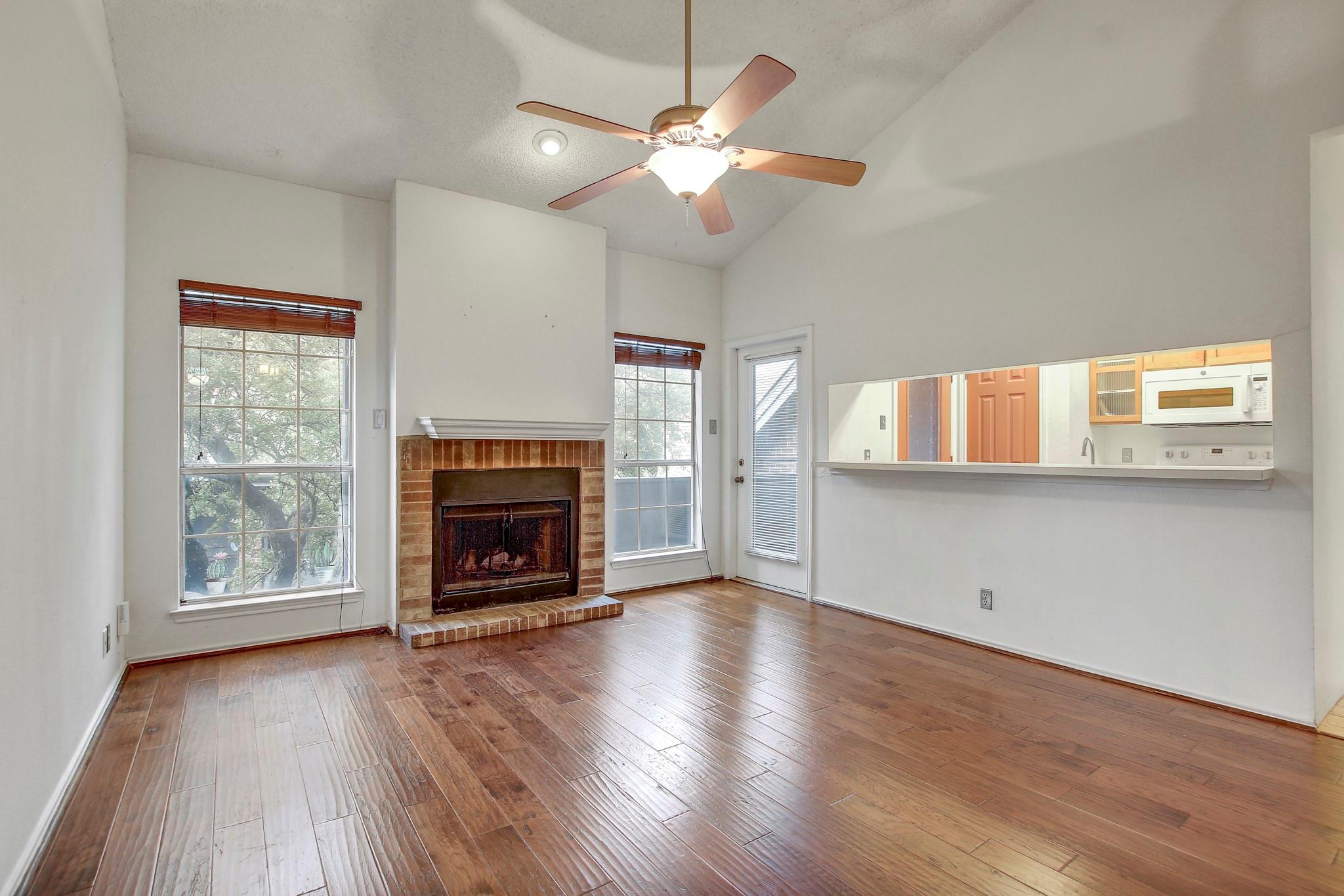 700 S 1st St # 304, Austin, TX 78704