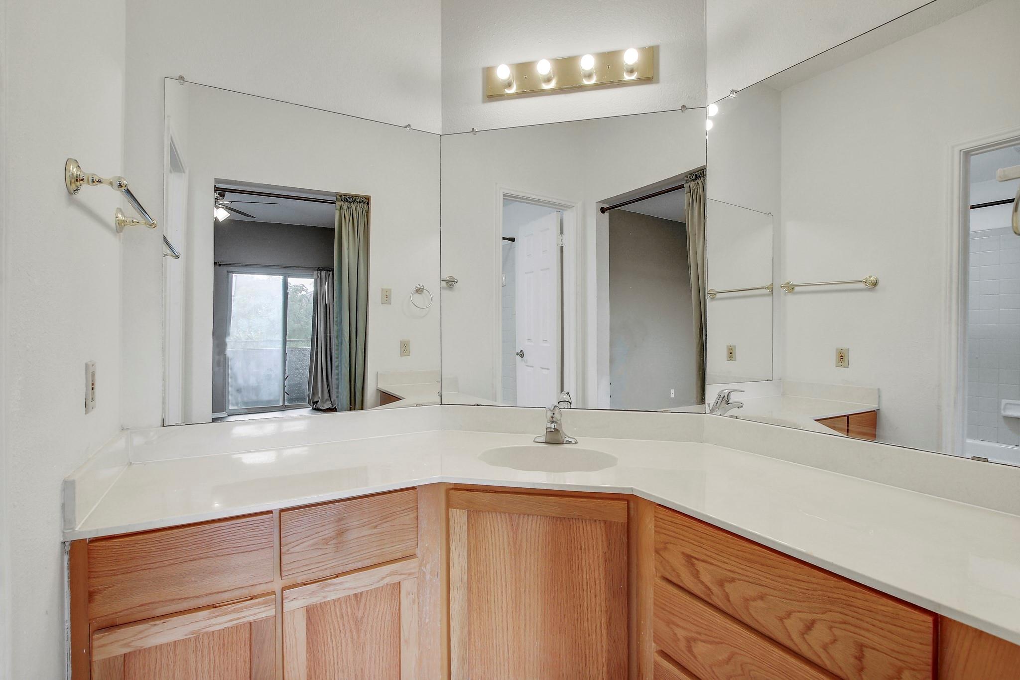 700 S 1st St # 304, Austin, TX 78704