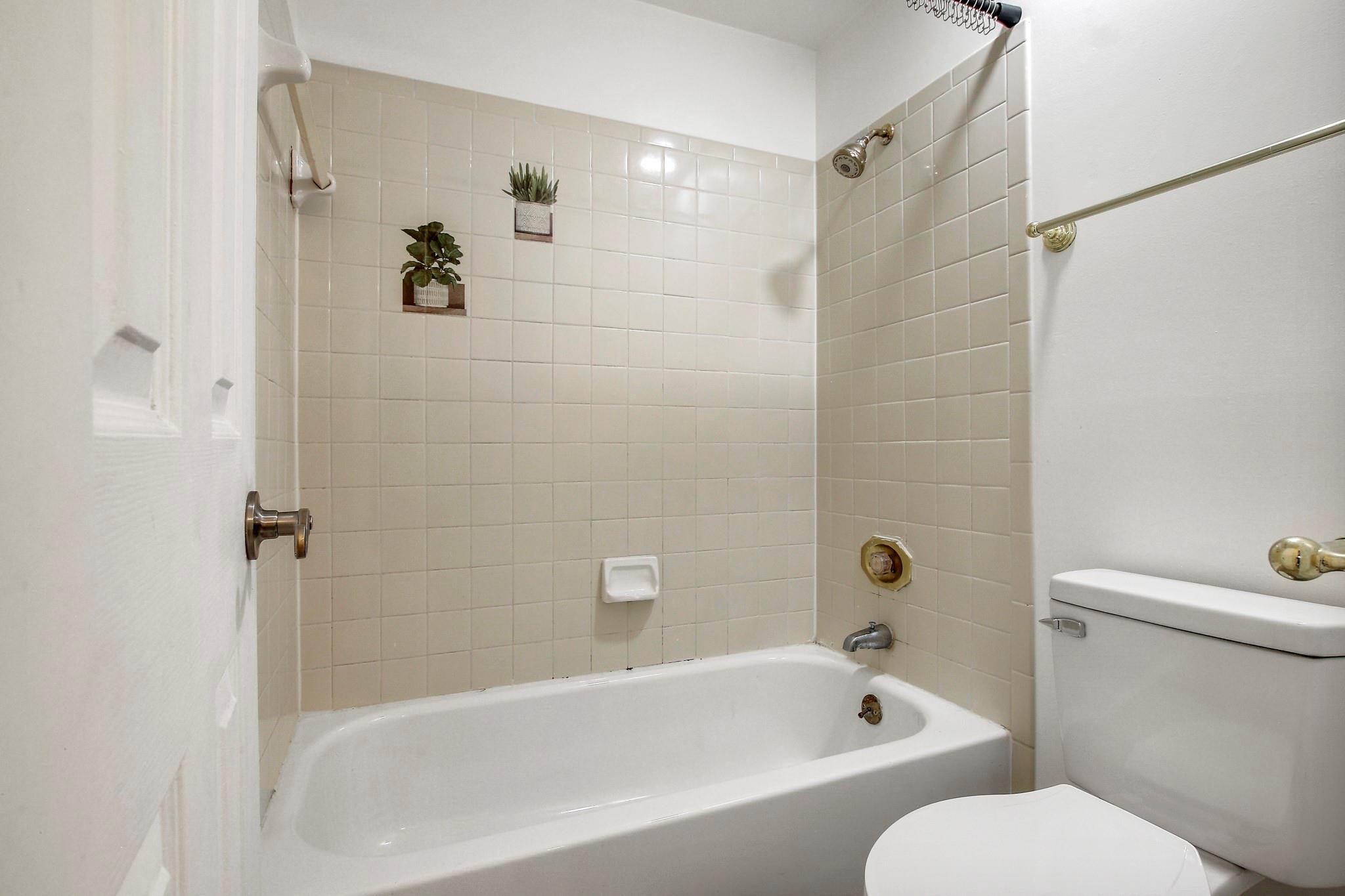 700 S 1st St # 304, Austin, TX 78704