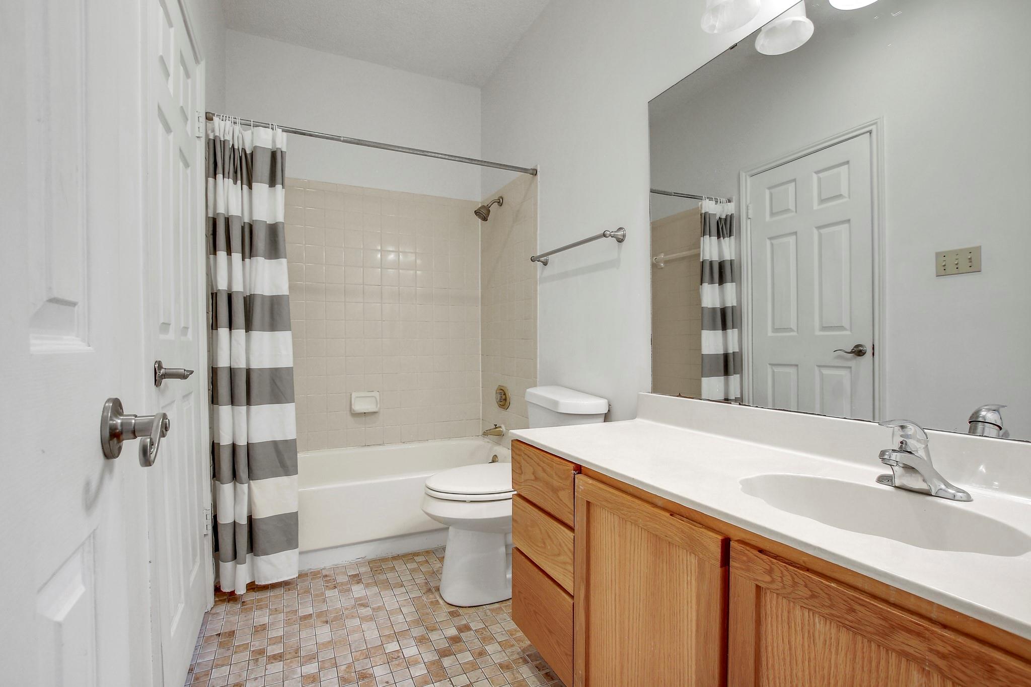 700 S 1st St # 304, Austin, TX 78704