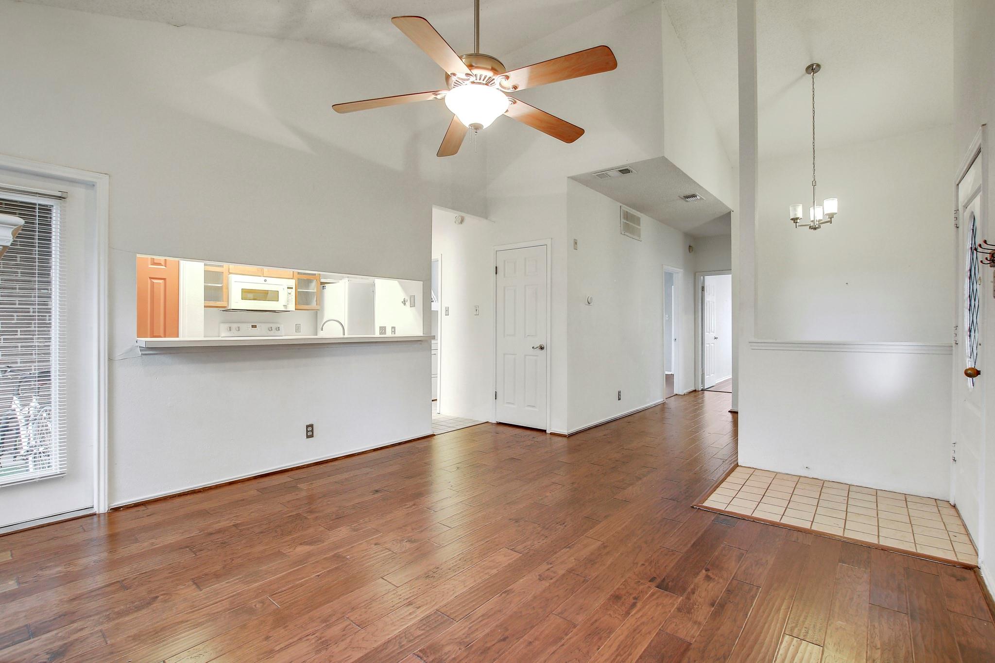 700 S 1st St # 304, Austin, TX 78704