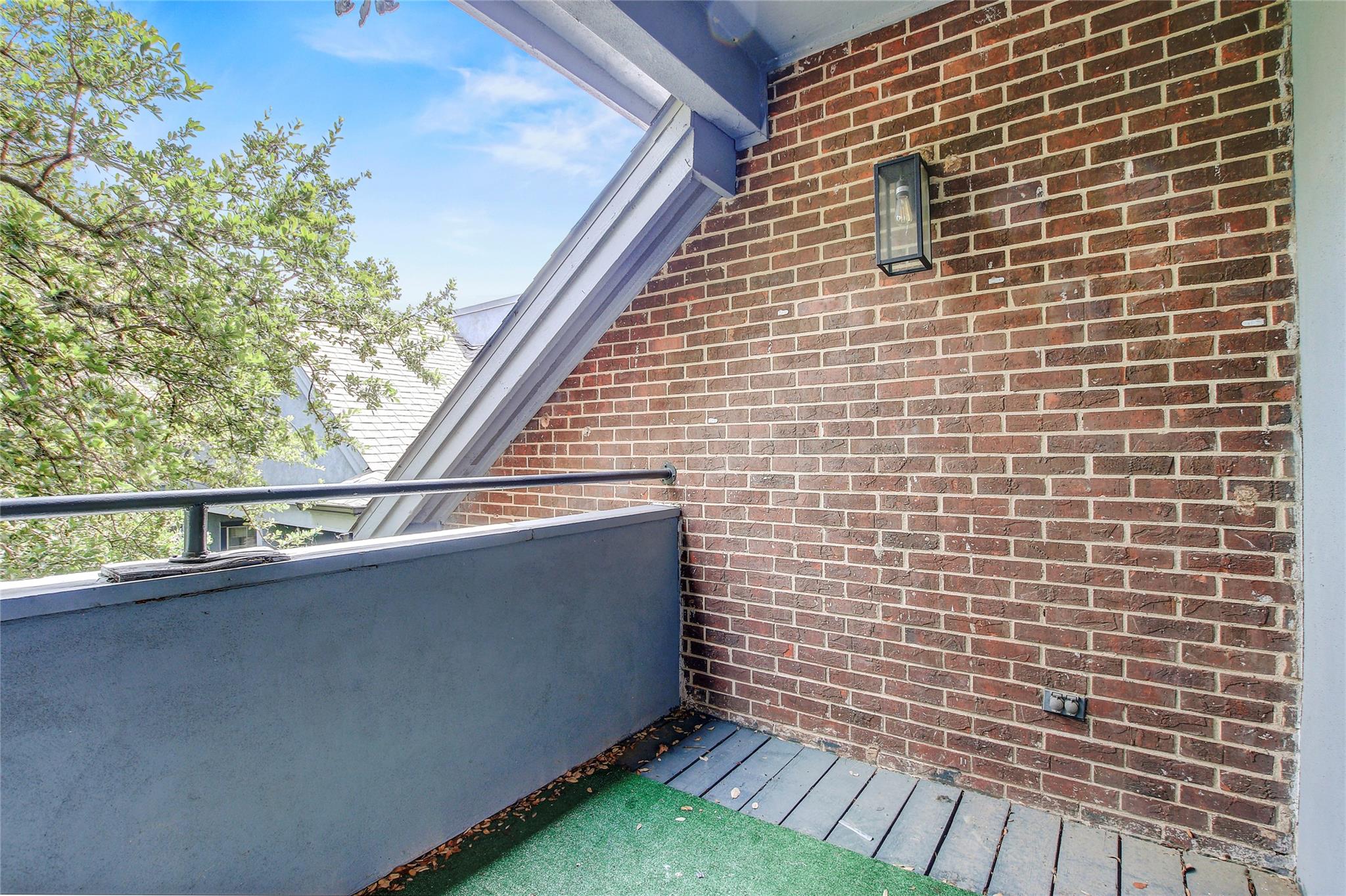 700 S 1st St # 304, Austin, TX 78704