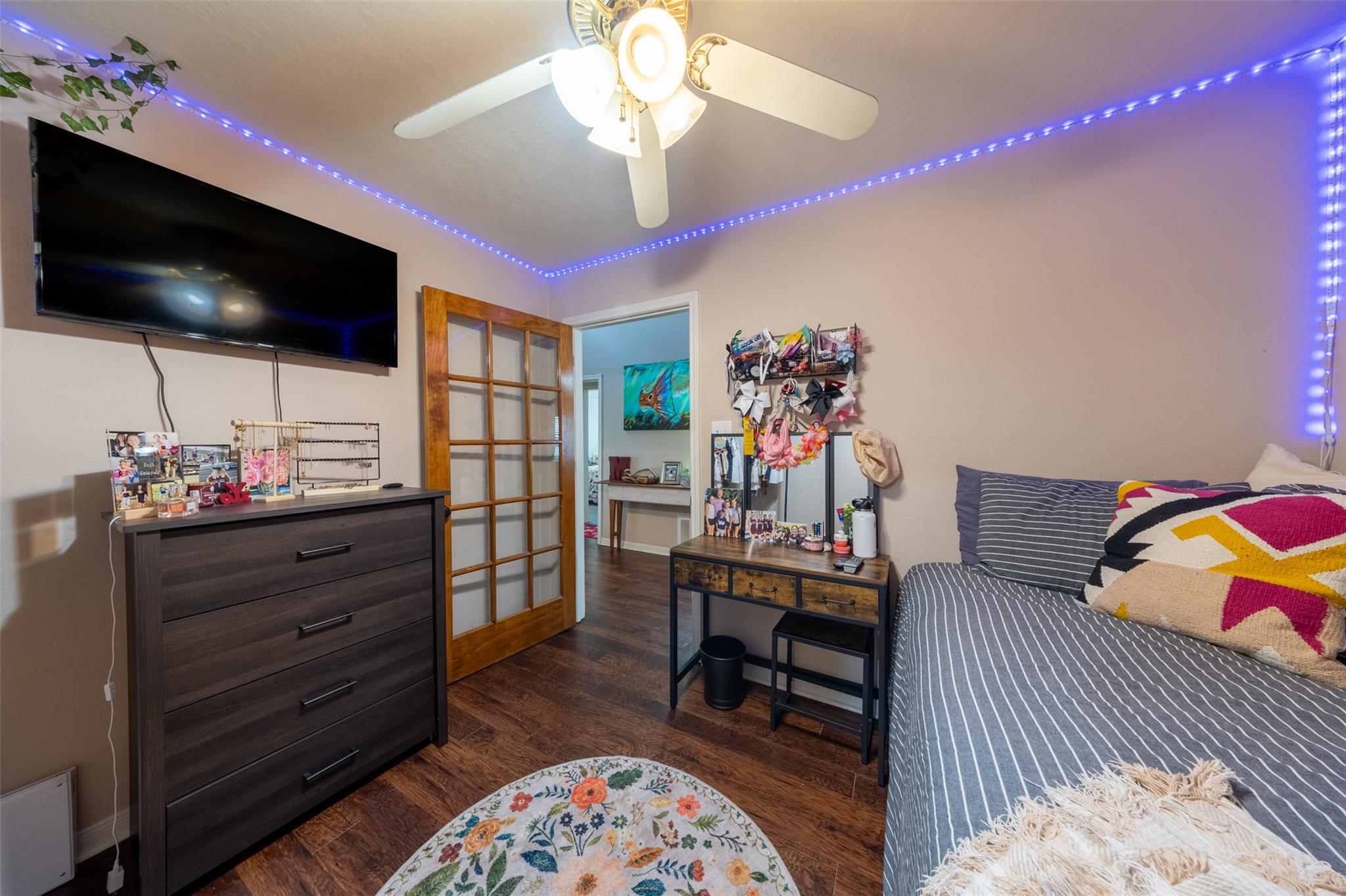 704 E 16th St, Cameron, TX 76520