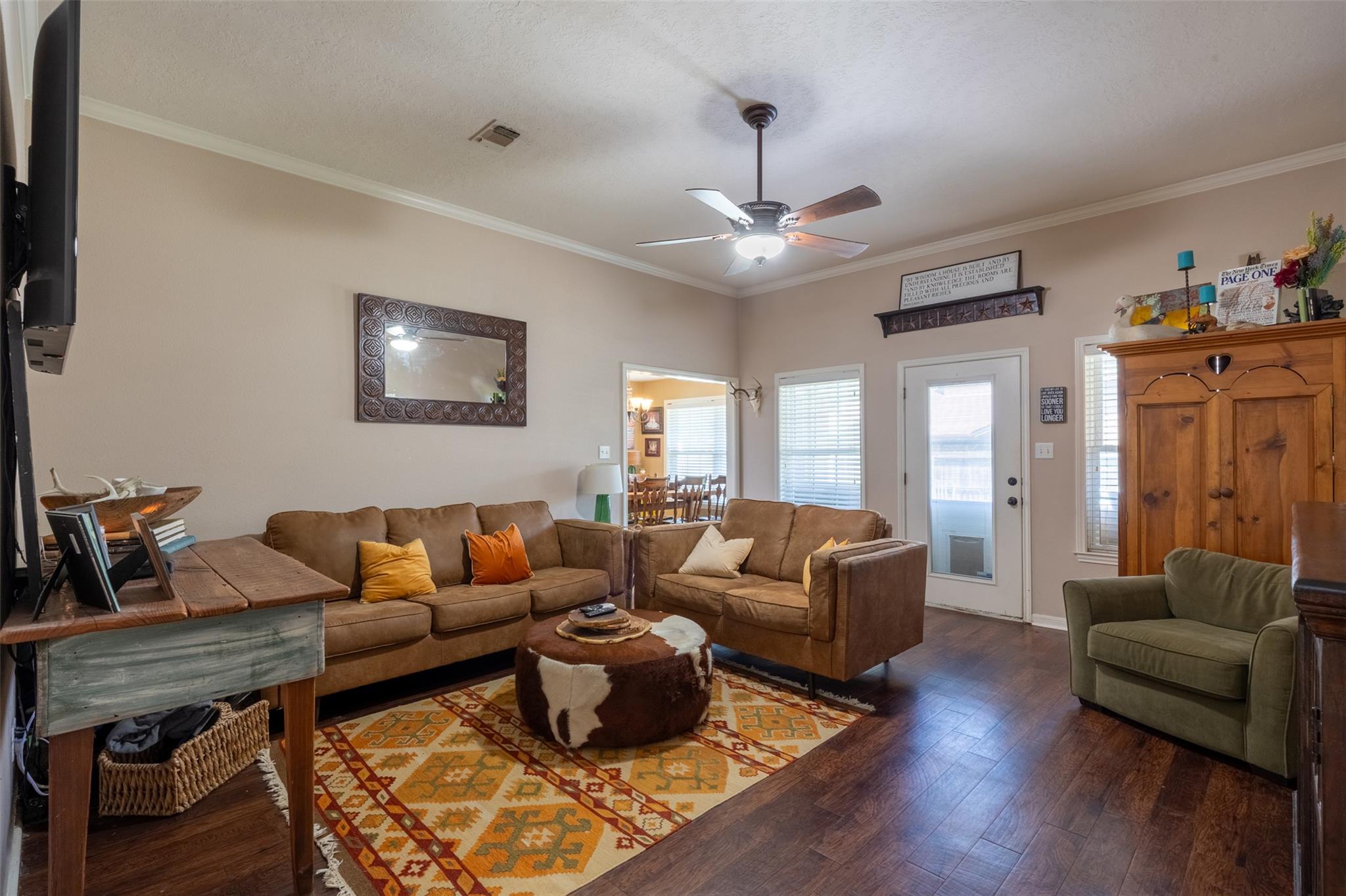 704 E 16th St, Cameron, TX 76520