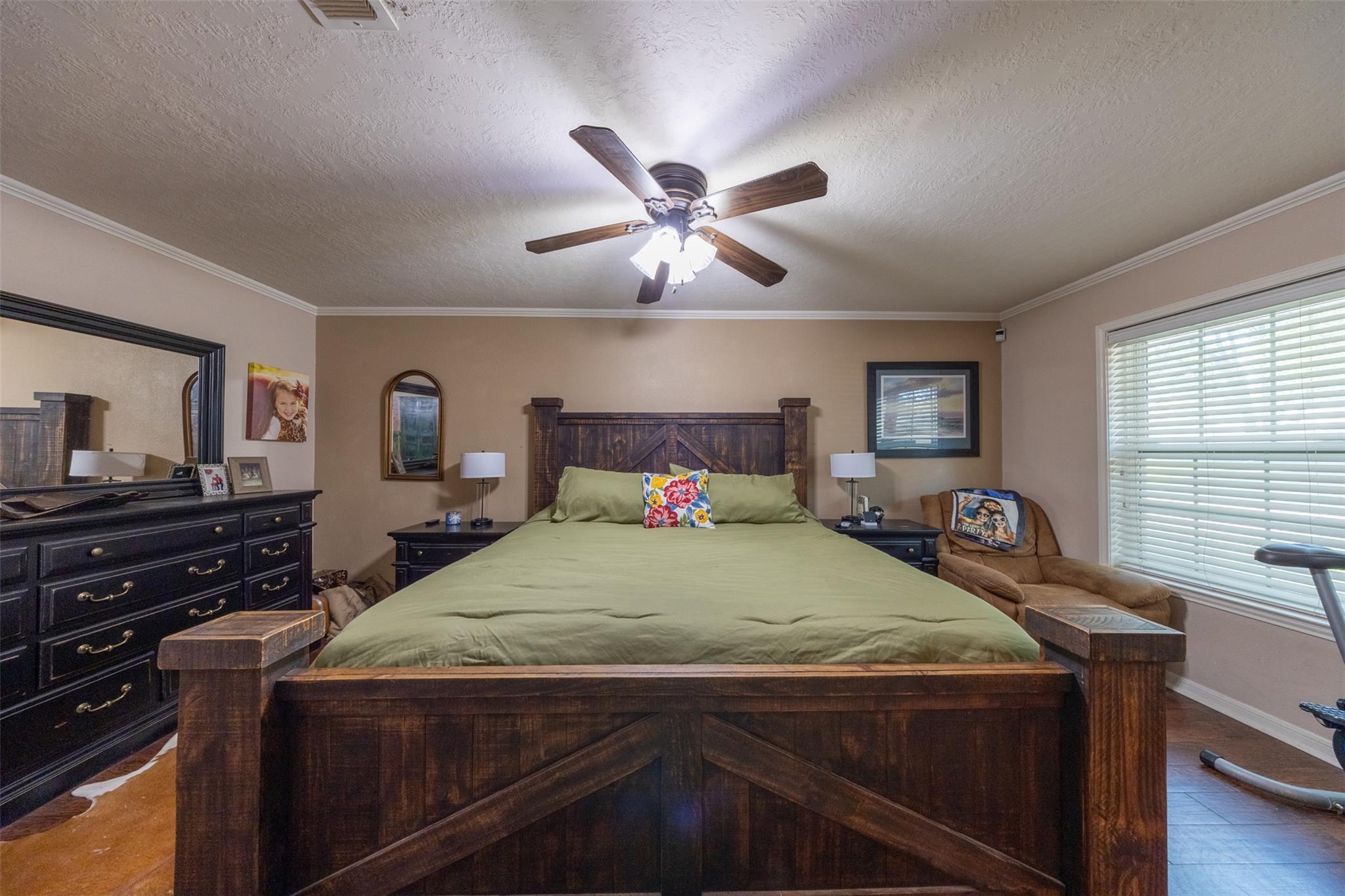 704 E 16th St, Cameron, TX 76520