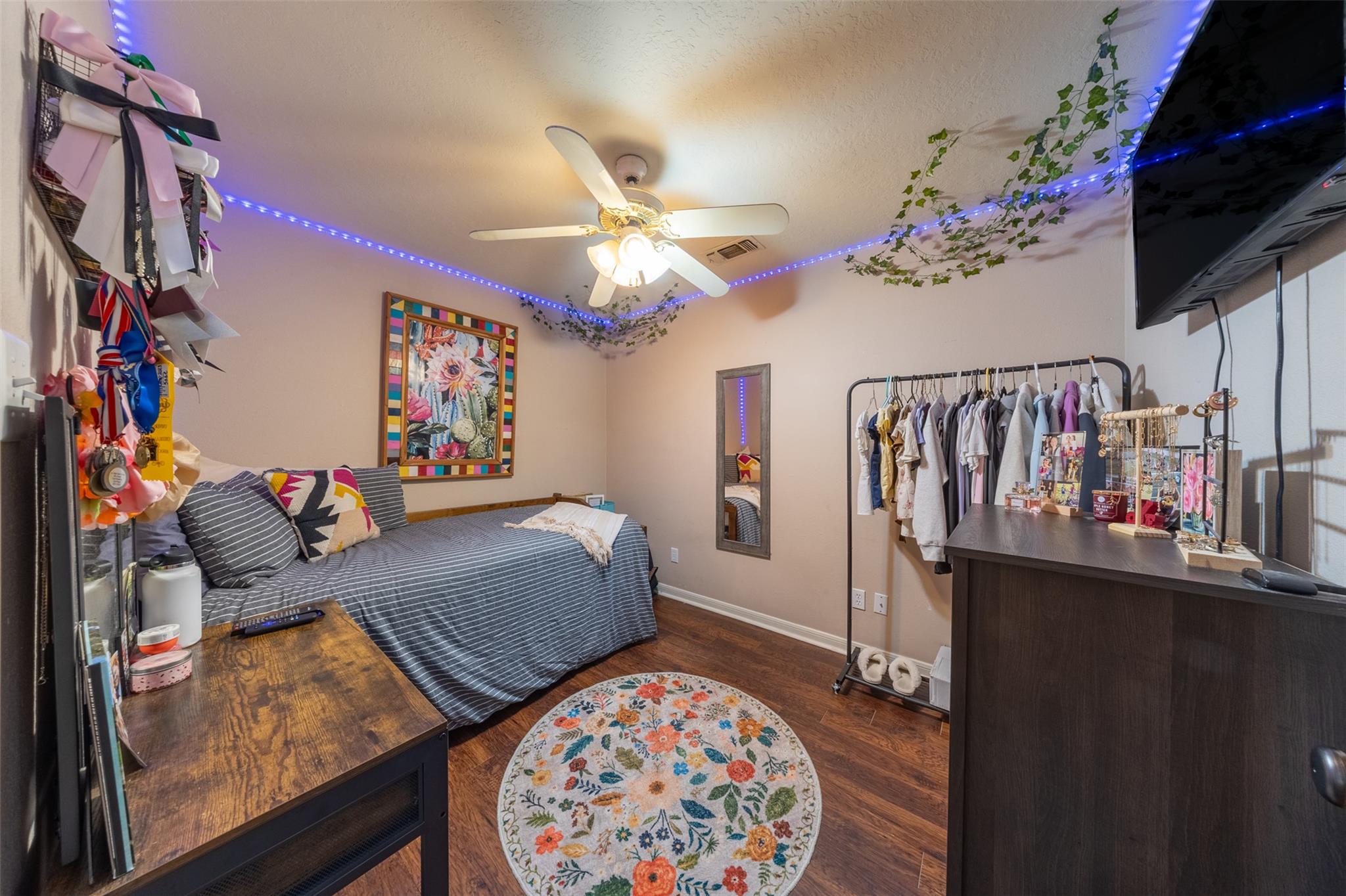 704 E 16th St, Cameron, TX 76520