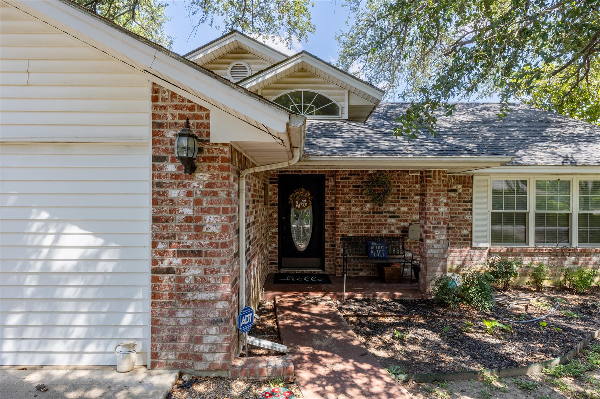 704 E 16th St, Cameron, TX 76520