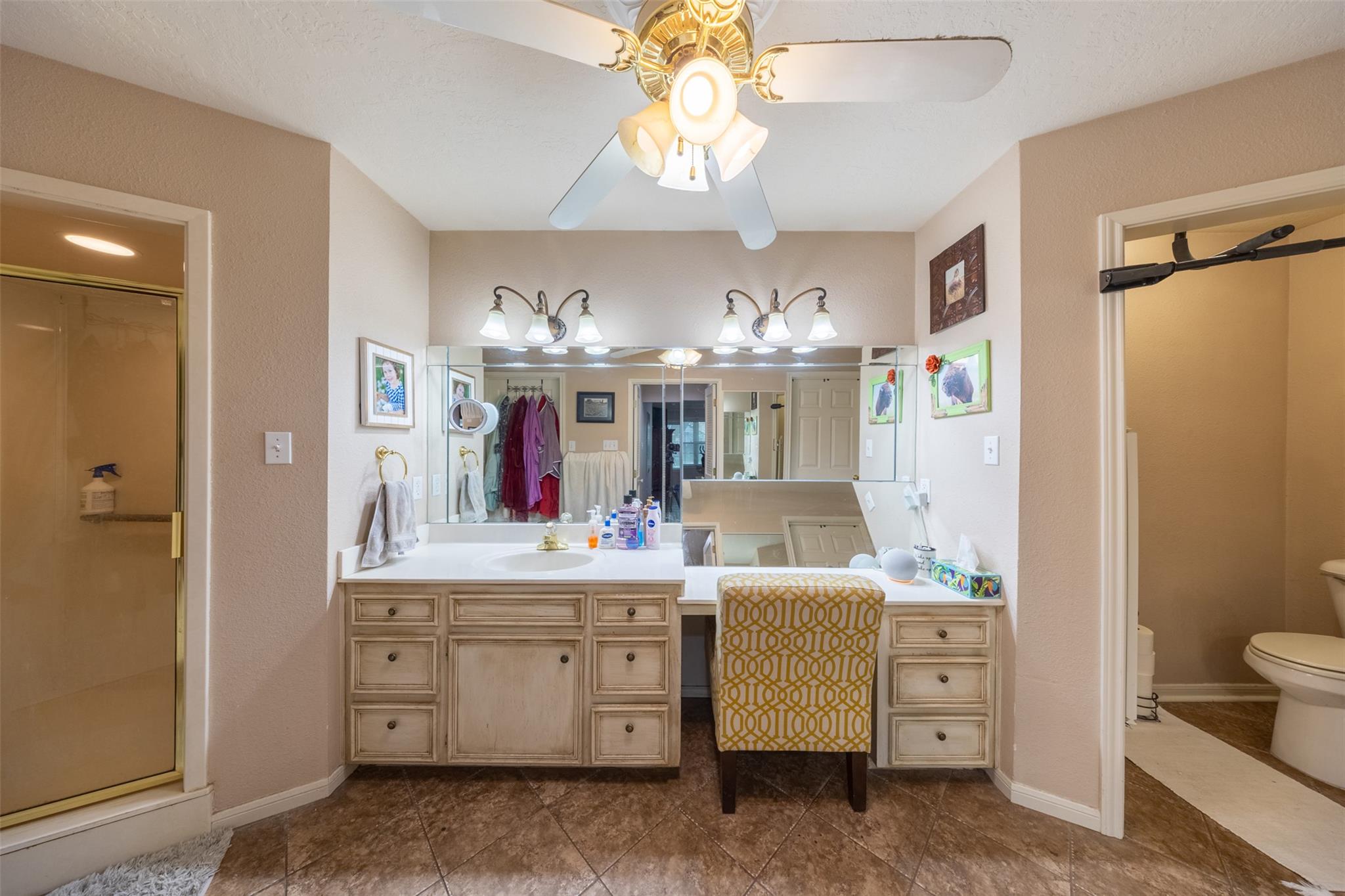 704 E 16th St, Cameron, TX 76520