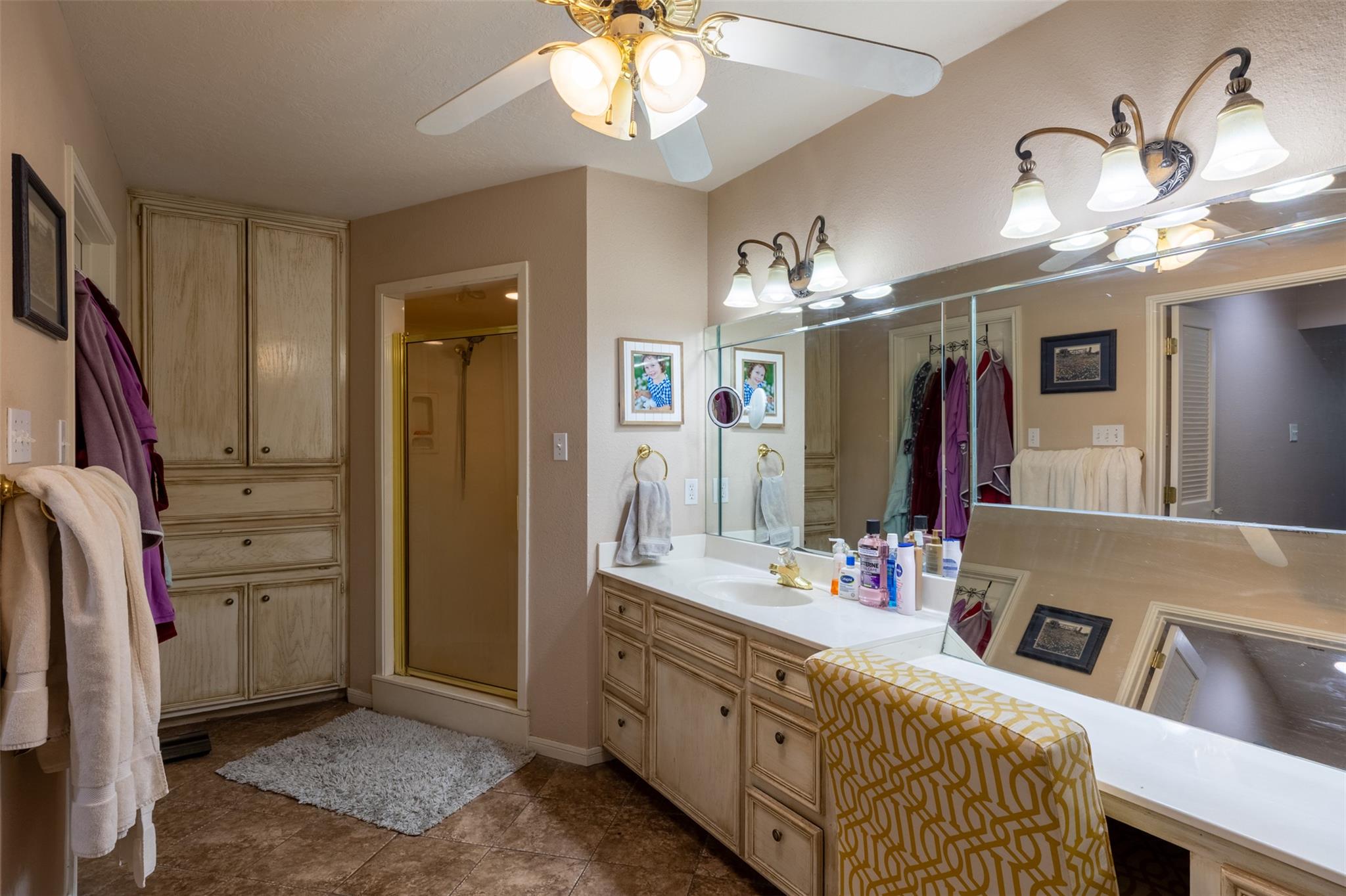 704 E 16th St, Cameron, TX 76520