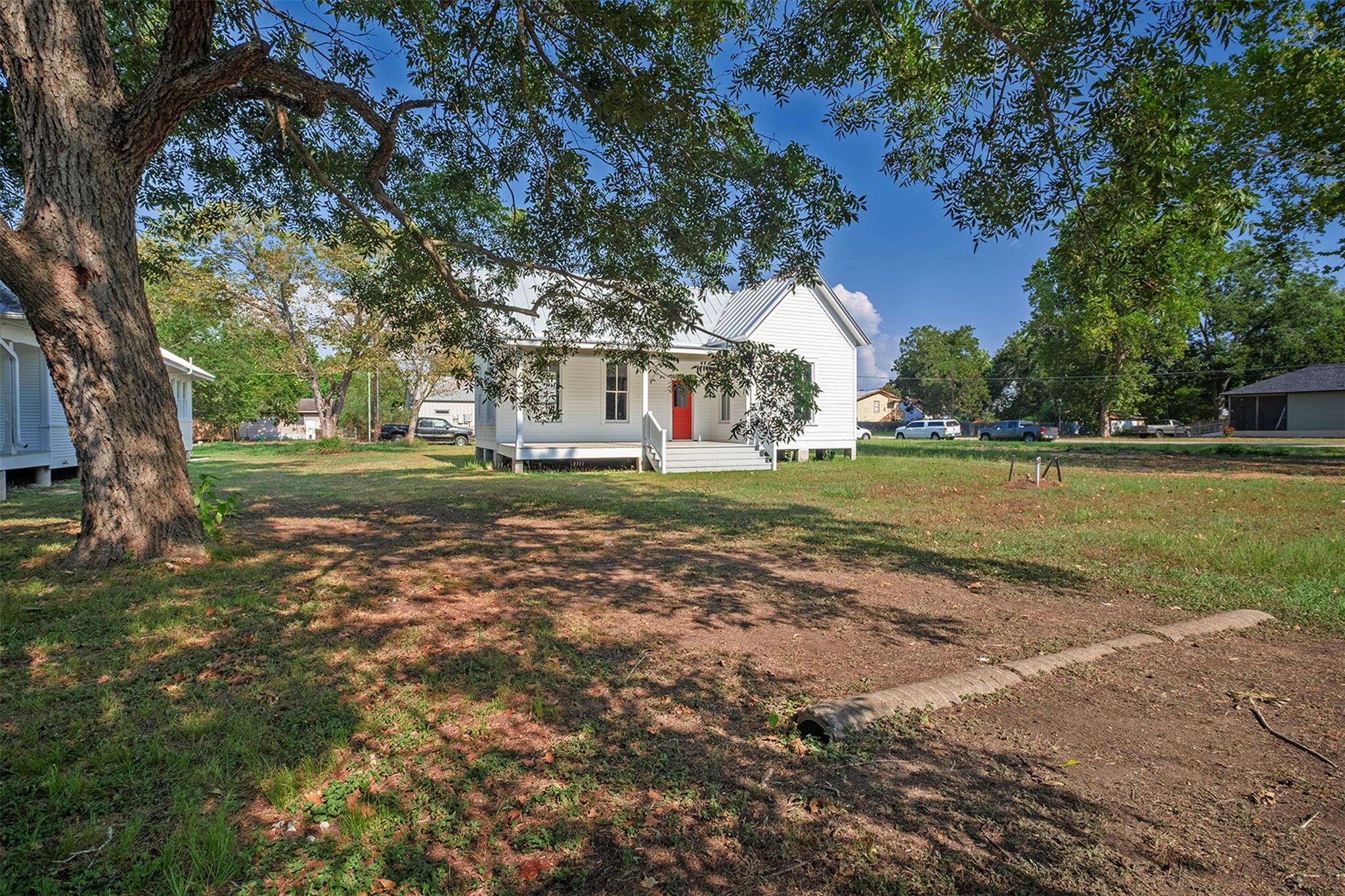 302 Washington St, Smithville, TX 78957