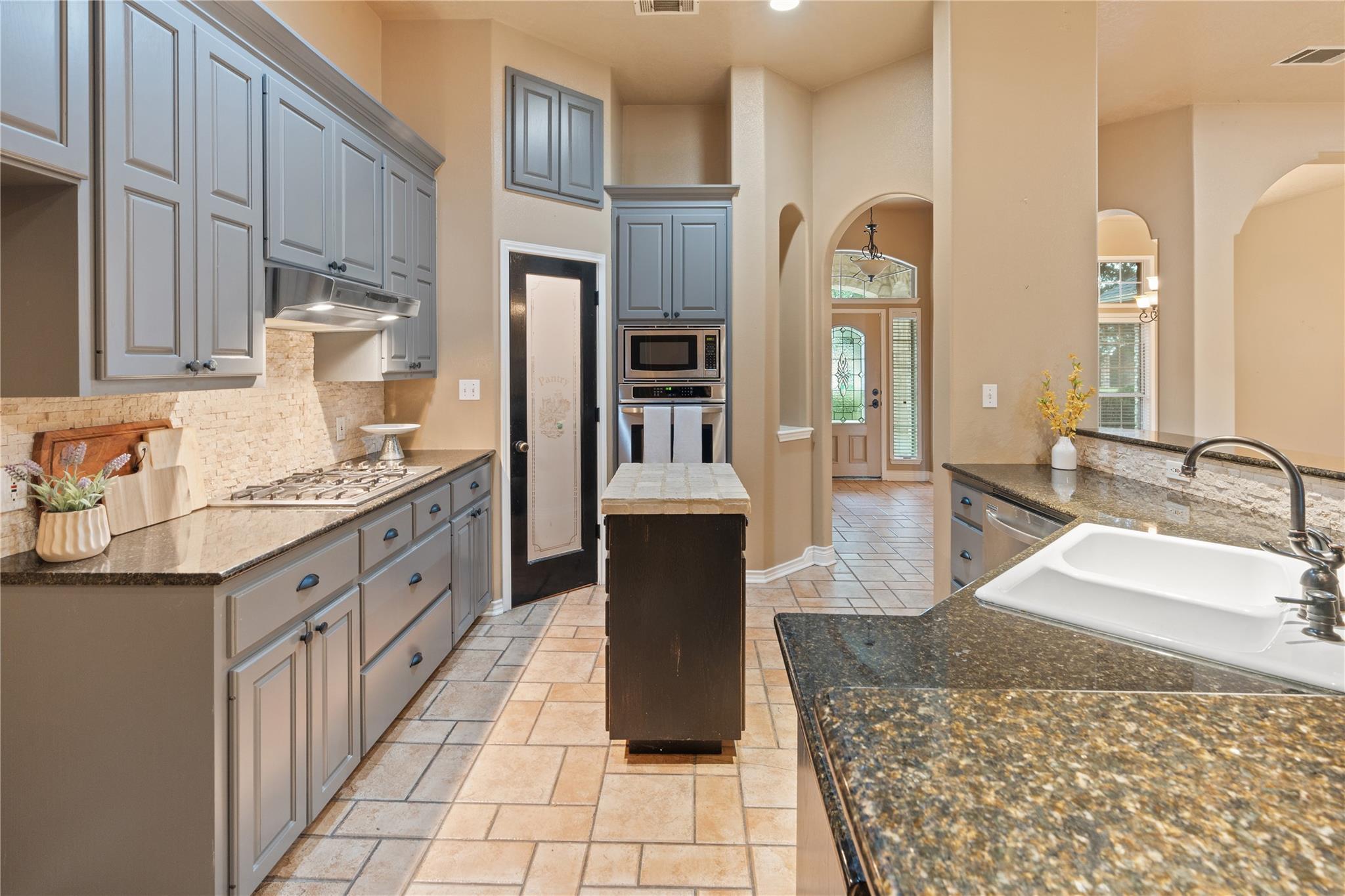 2300 Willow Ln, Taylor, TX 76574