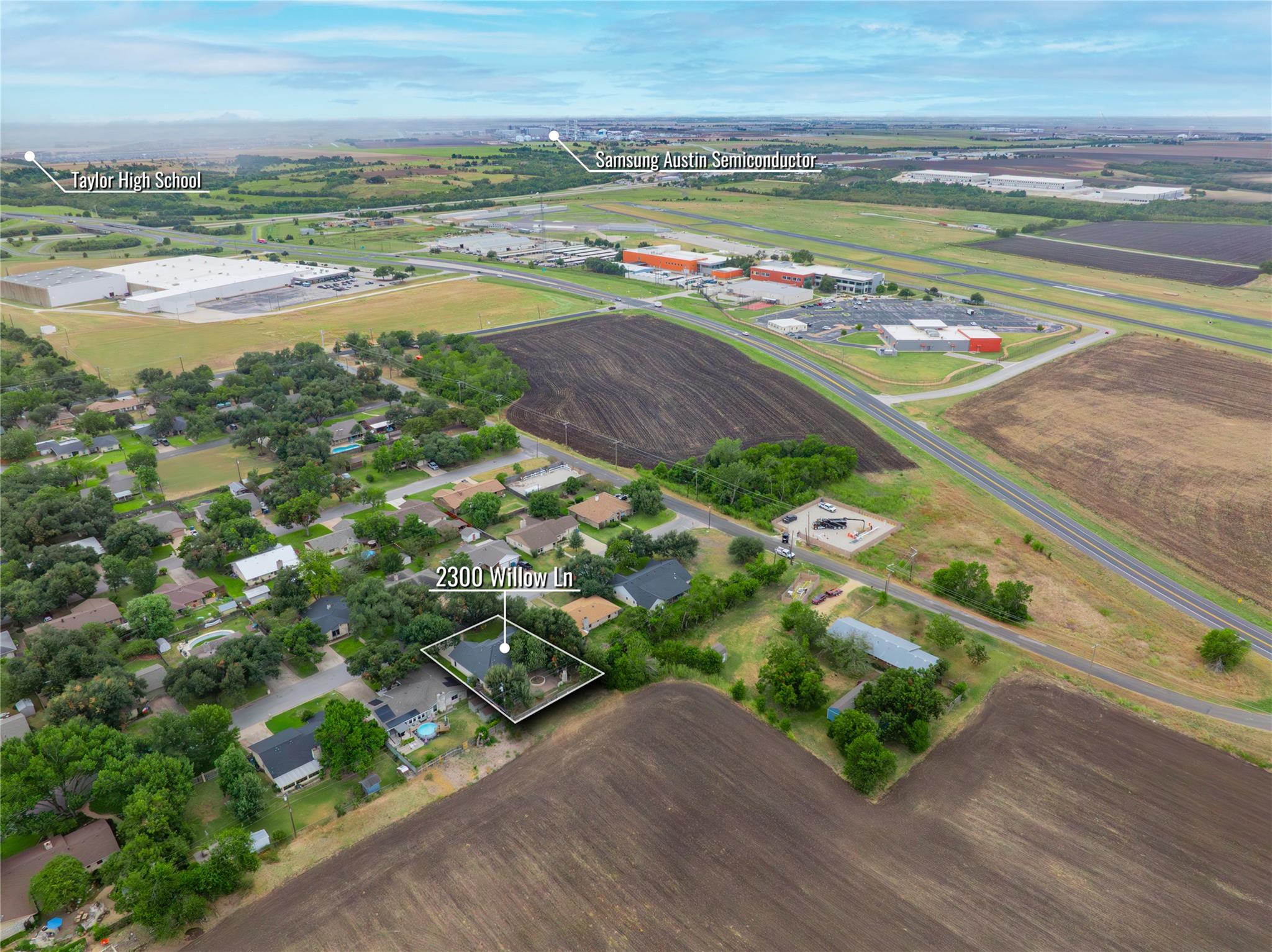 2300 Willow Ln, Taylor, TX 76574