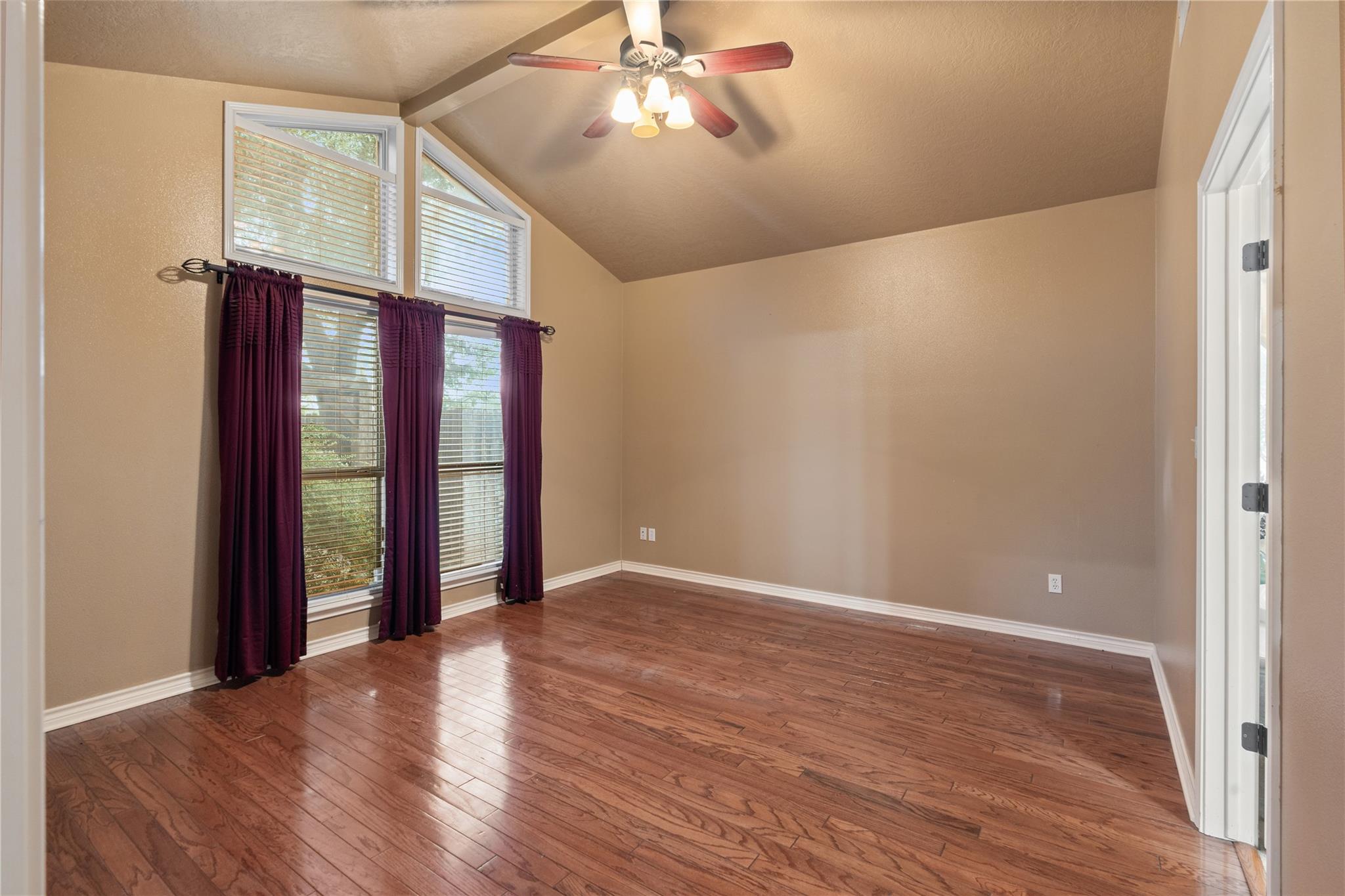 2300 Willow Ln, Taylor, TX 76574