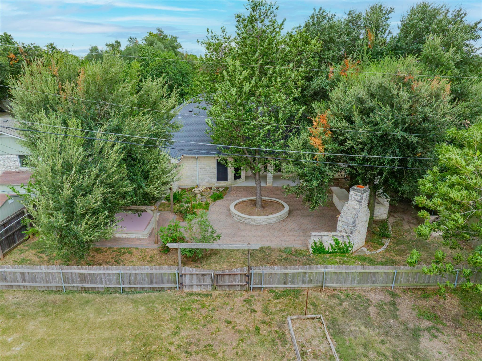 2300 Willow Ln, Taylor, TX 76574