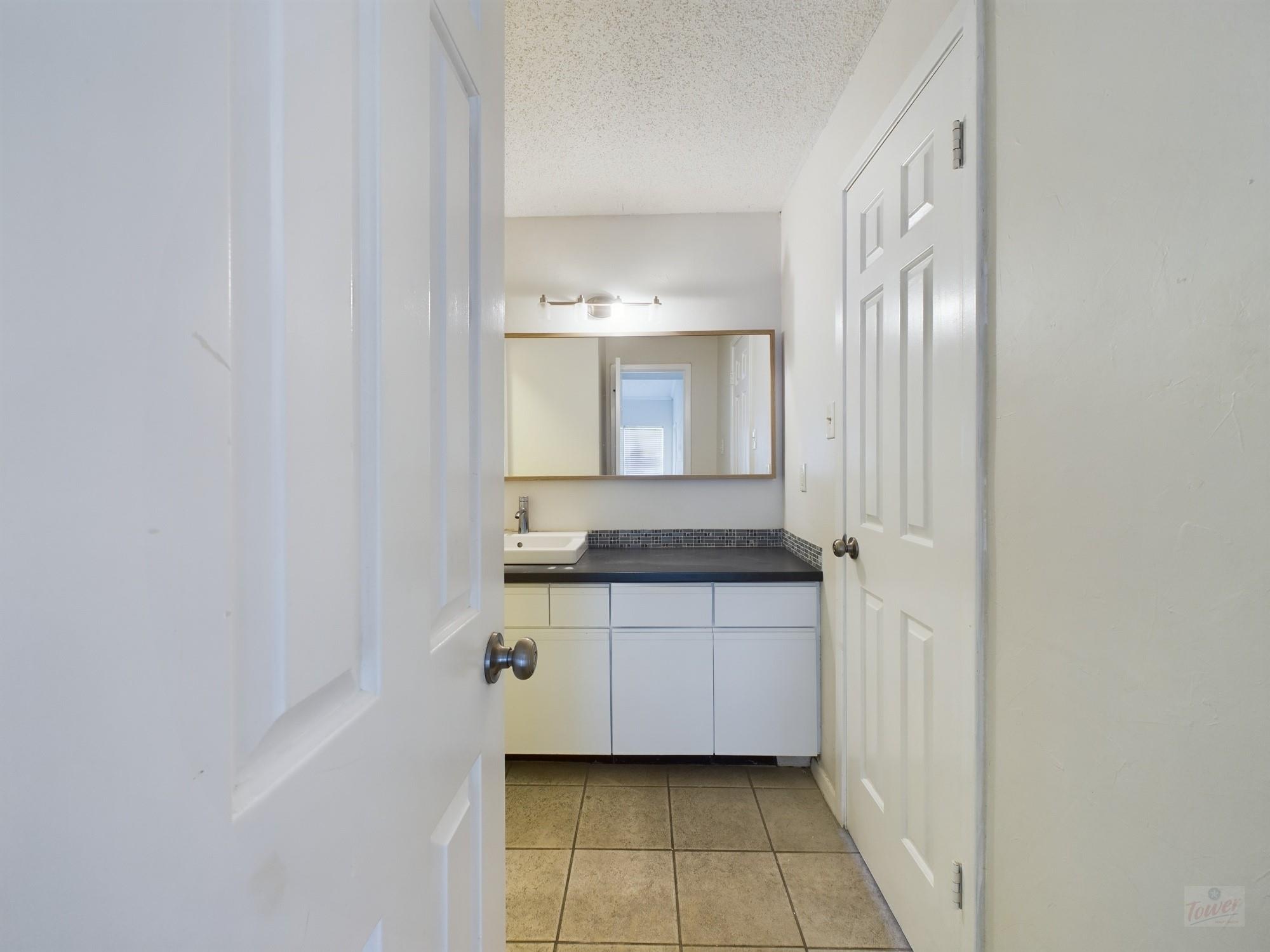 807 W 25th St # 304, Austin, TX 78705