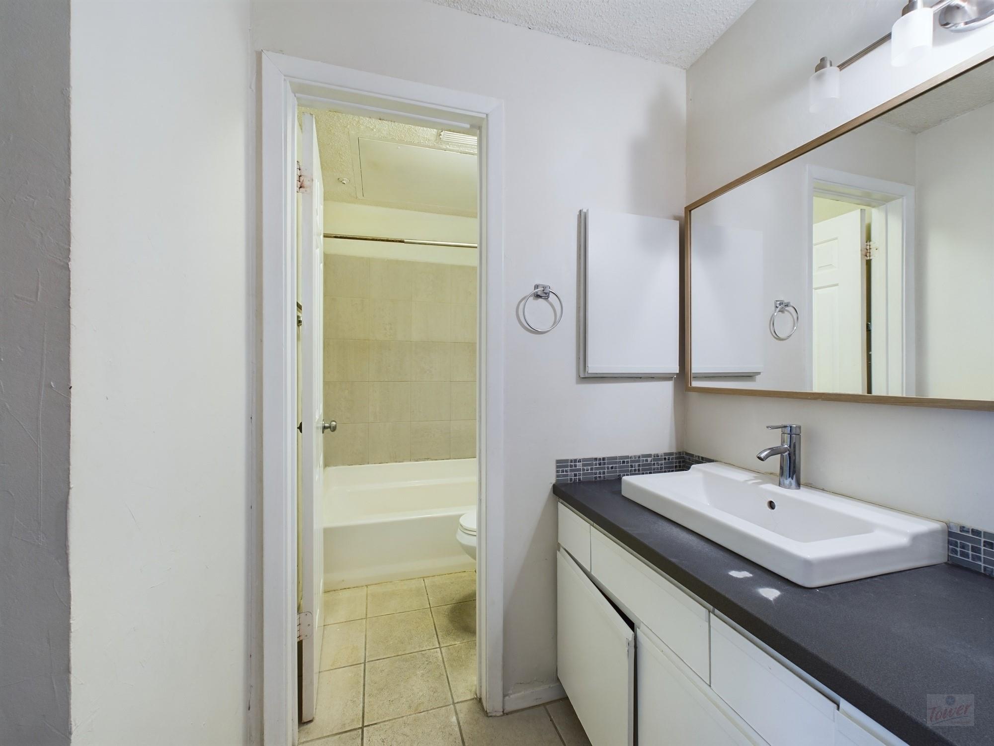 807 W 25th St # 304, Austin, TX 78705