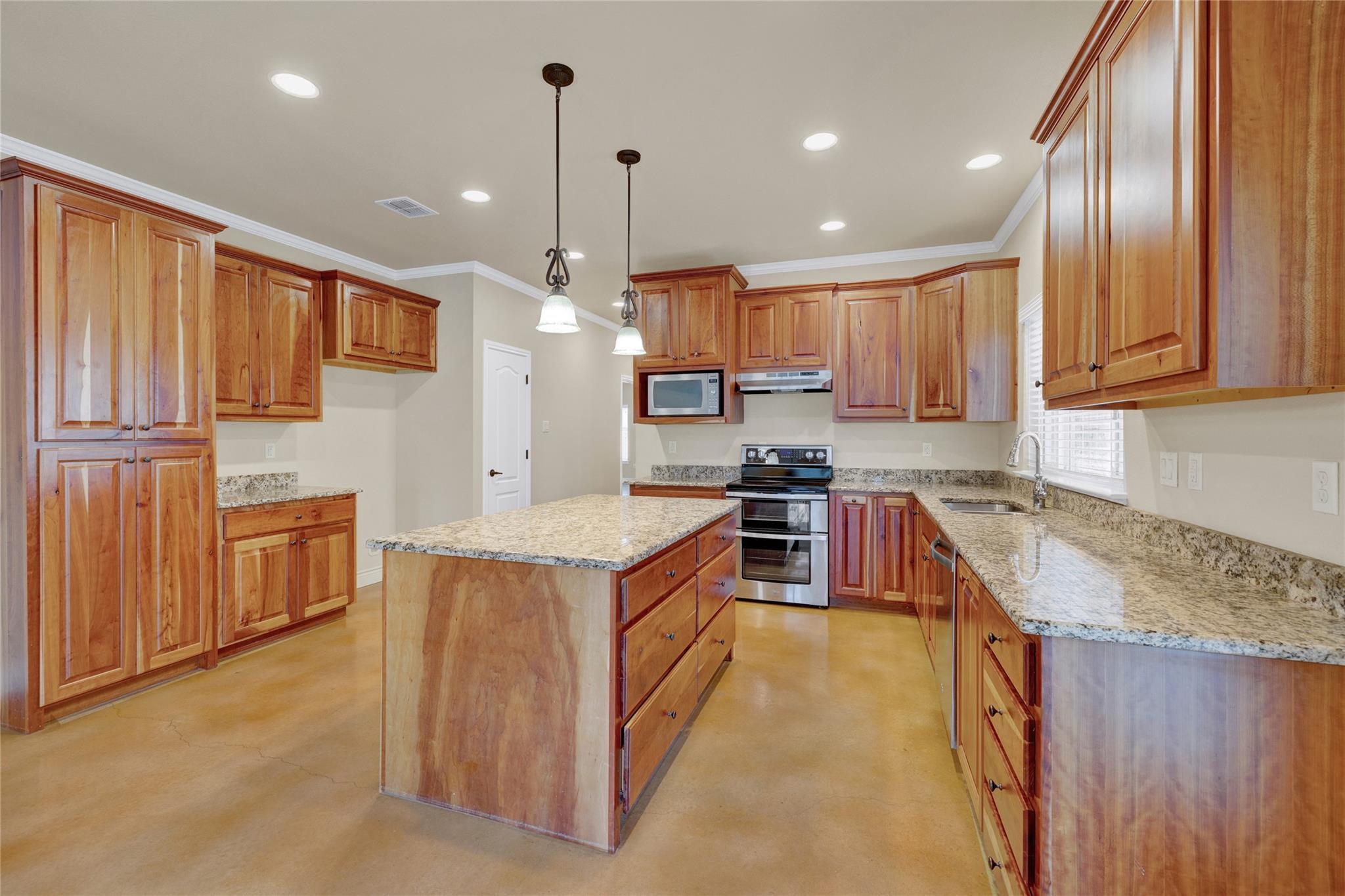 944 Hudson Ln, New Braunfels, TX 78130