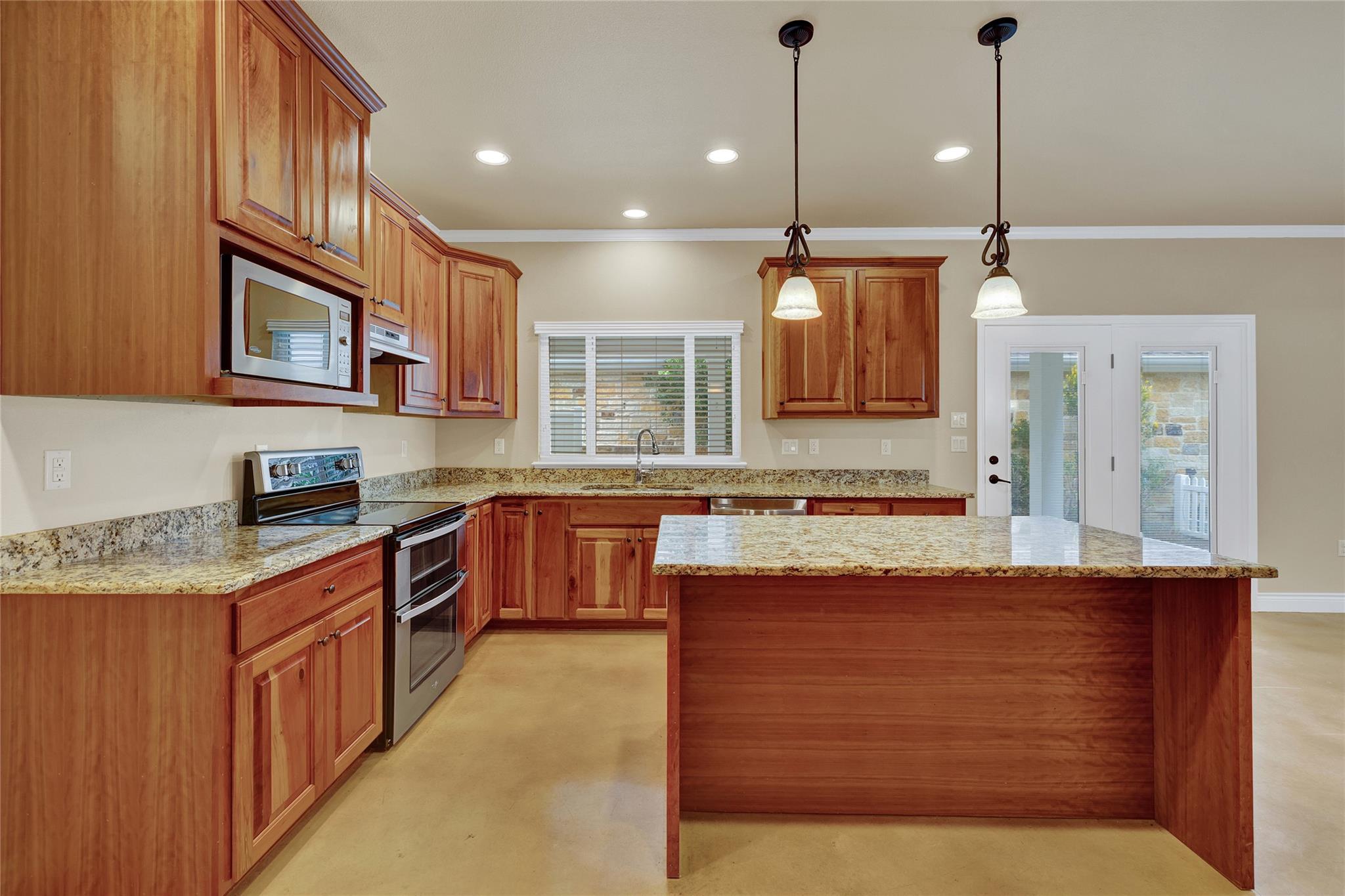 944 Hudson Ln, New Braunfels, TX 78130