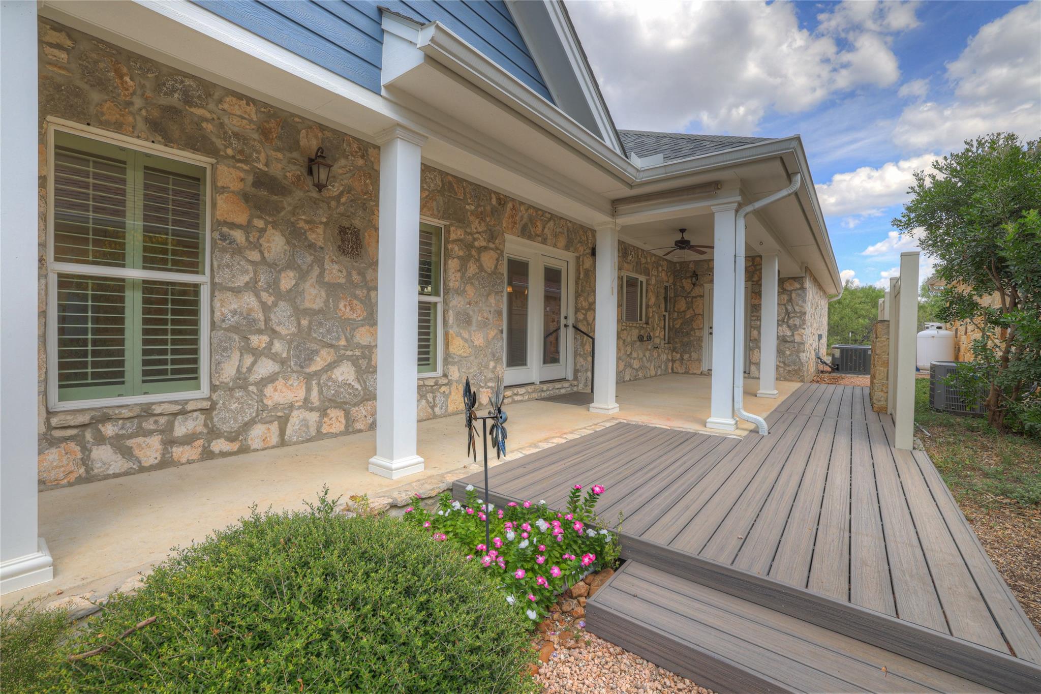 944 Hudson Ln, New Braunfels, TX 78130