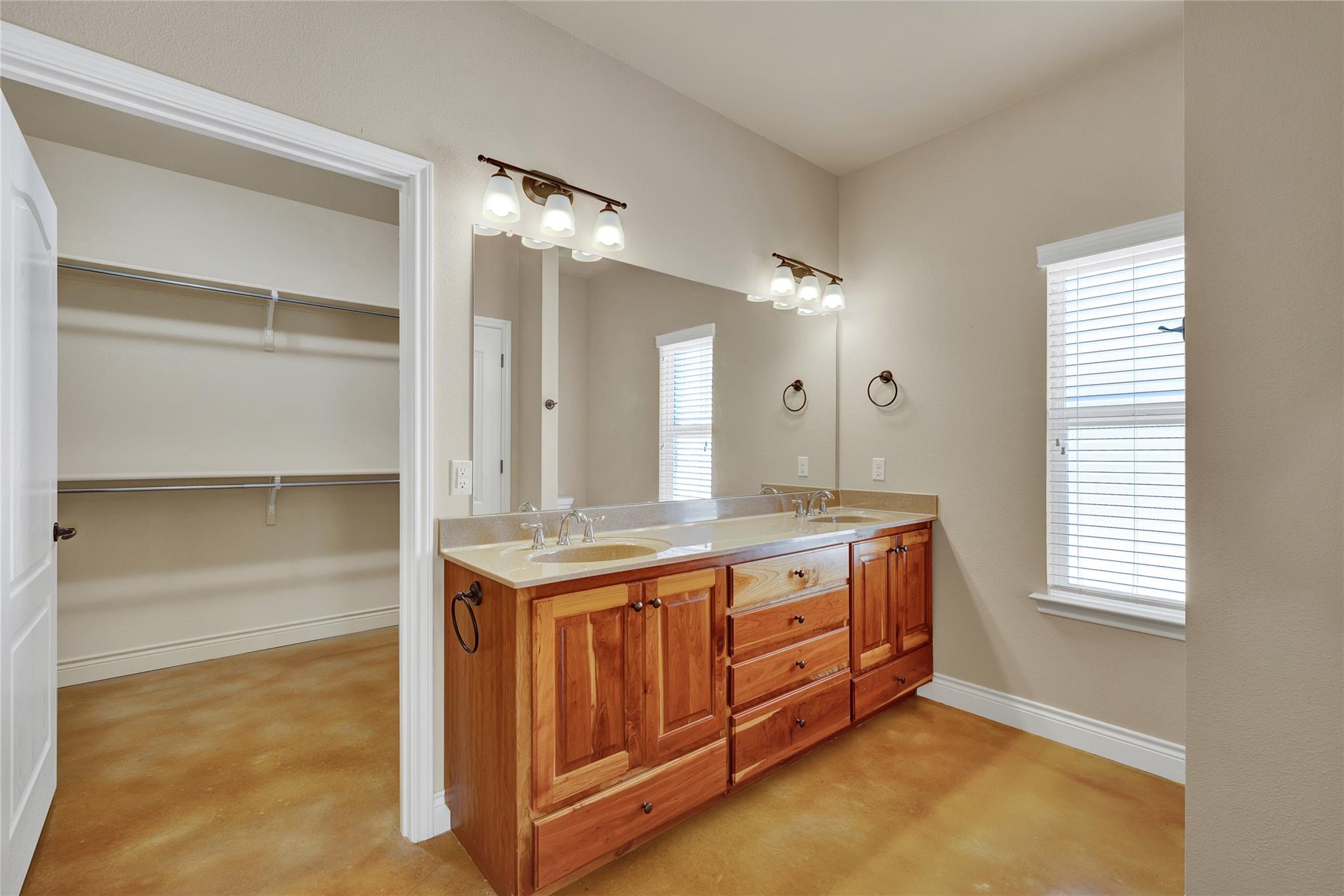 944 Hudson Ln, New Braunfels, TX 78130