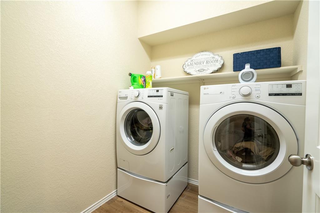 211 Reagor Dr, Taylor, TX 76574