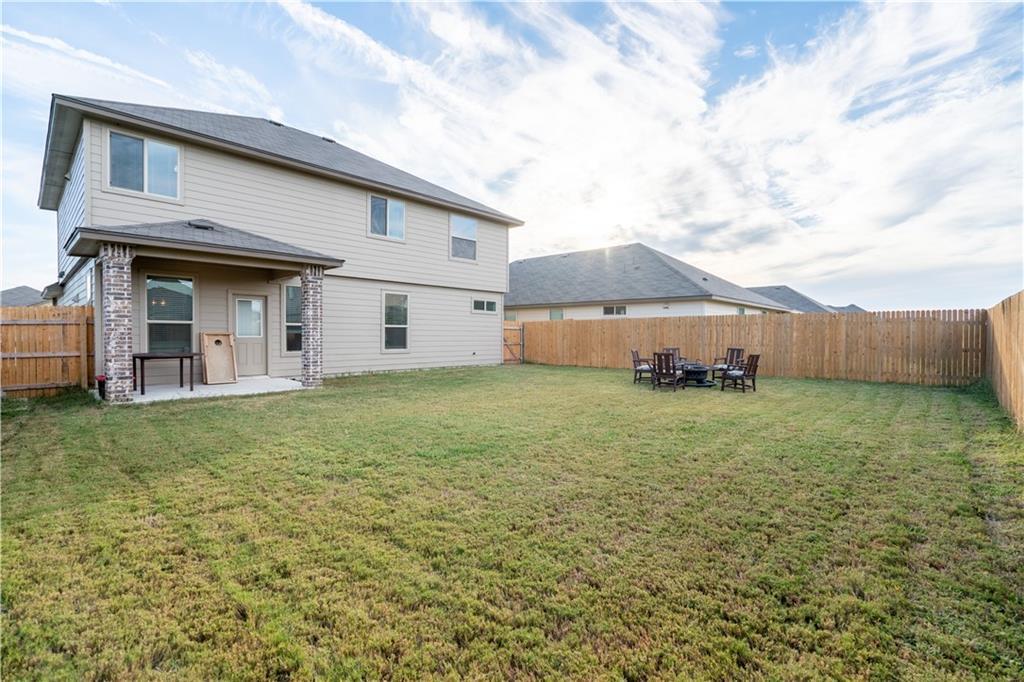 211 Reagor Dr, Taylor, TX 76574