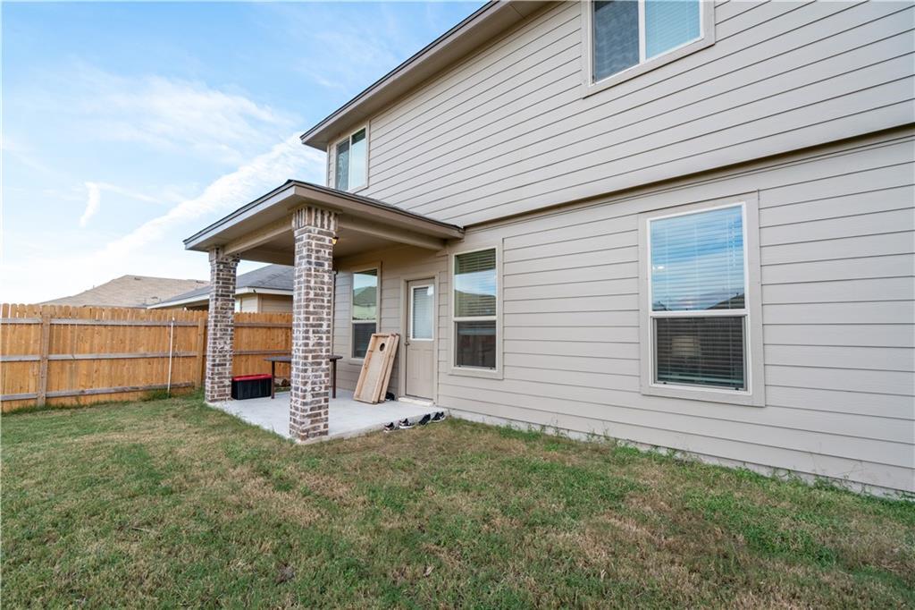 211 Reagor Dr, Taylor, TX 76574