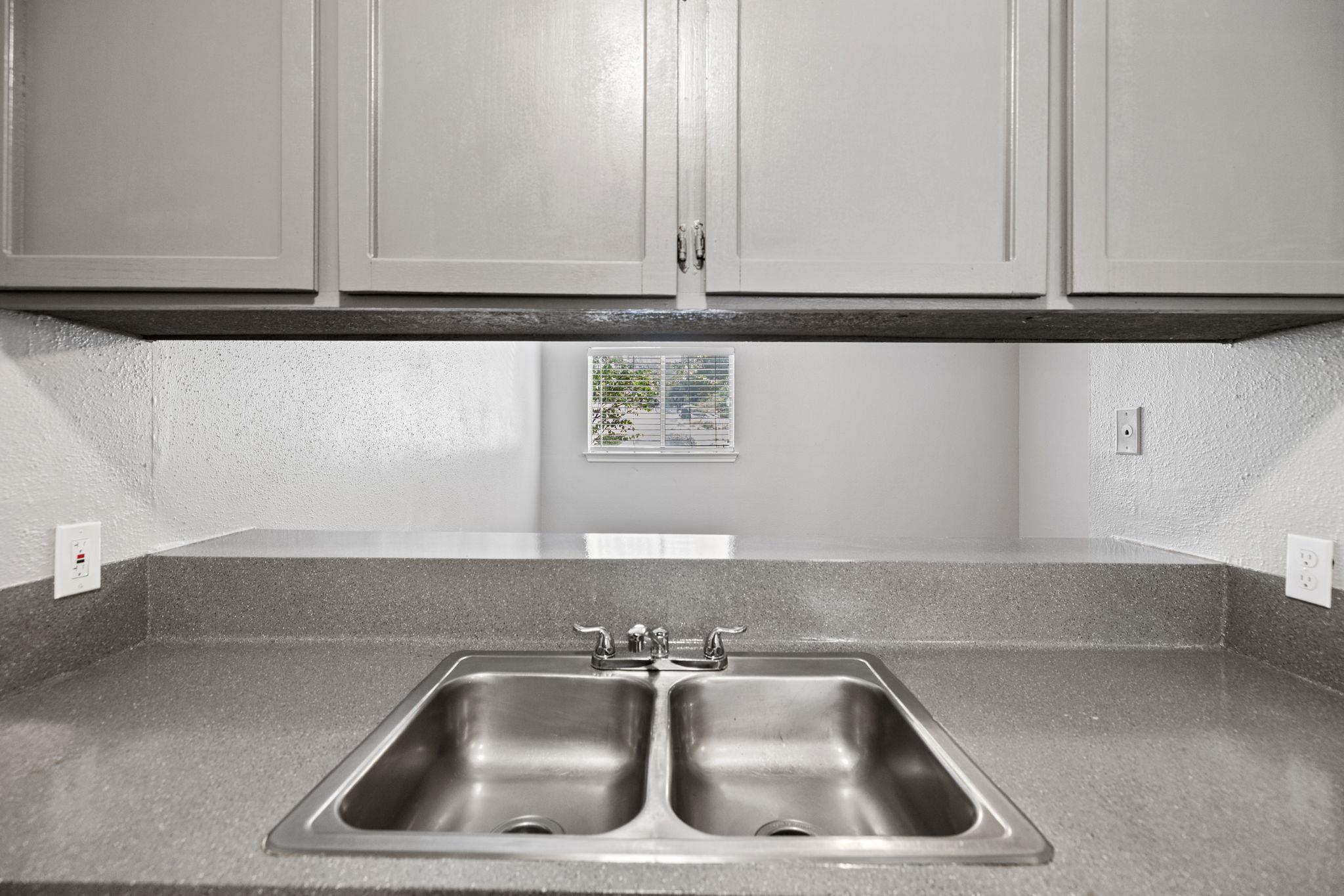 805 S Center St # 106, Austin, TX 78704