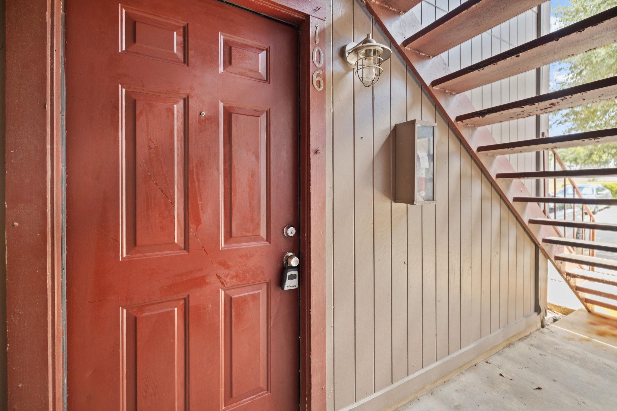 805 S Center St # 106, Austin, TX 78704