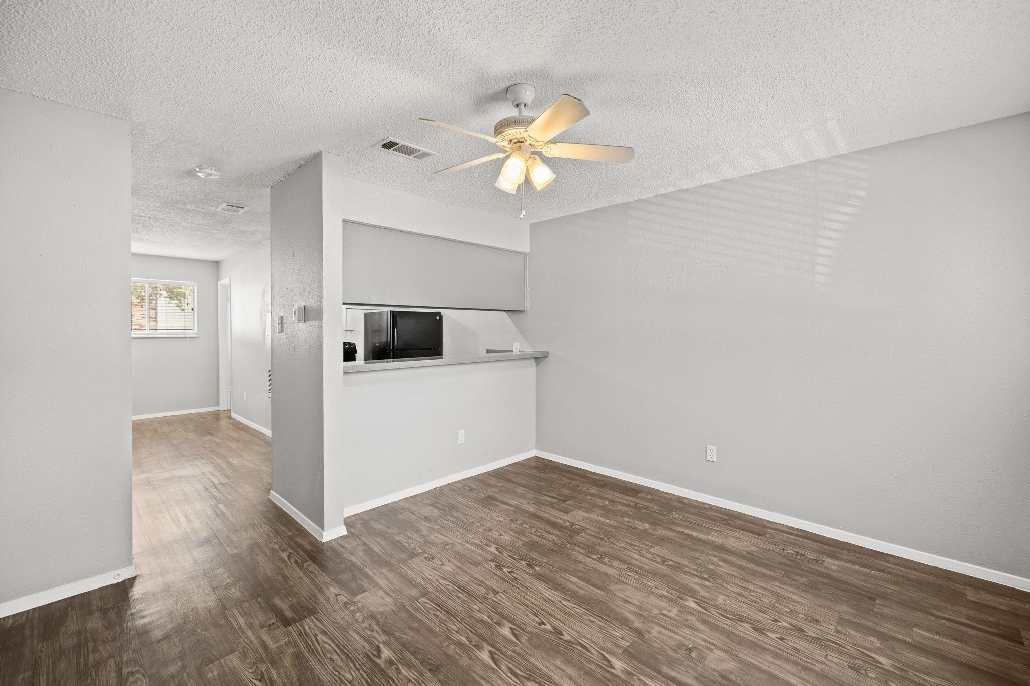 805 S Center St # 106, Austin, TX 78704