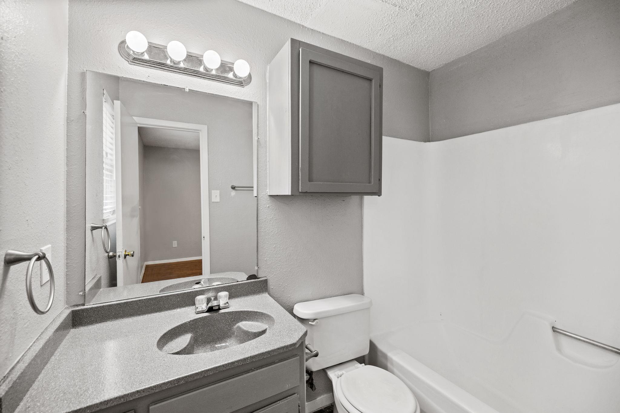 805 S Center St # 106, Austin, TX 78704