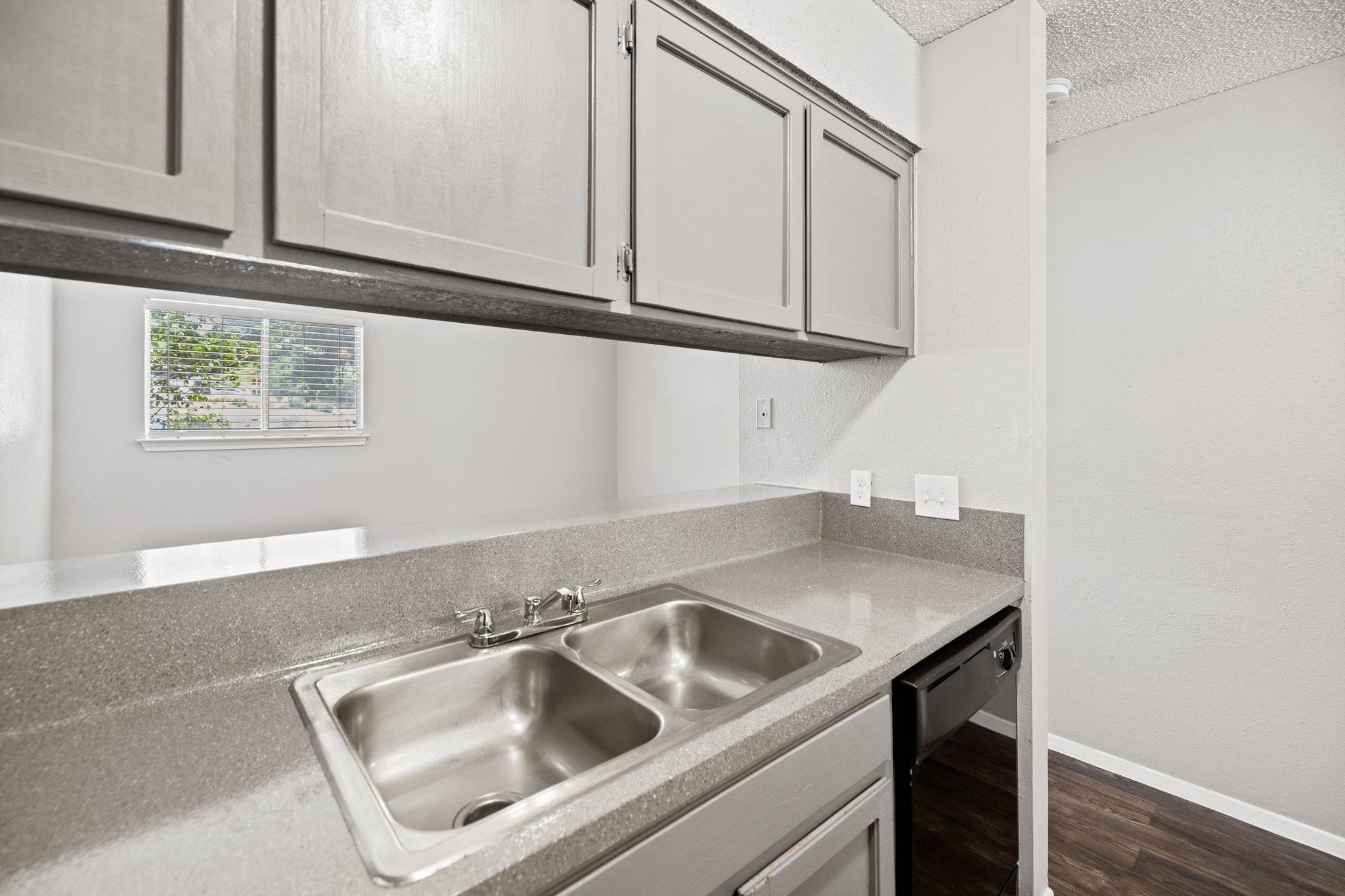 805 S Center St # 106, Austin, TX 78704