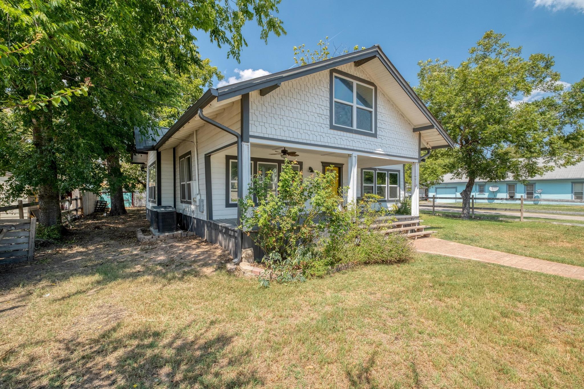 107 N Brazos St, Granger, TX 76530