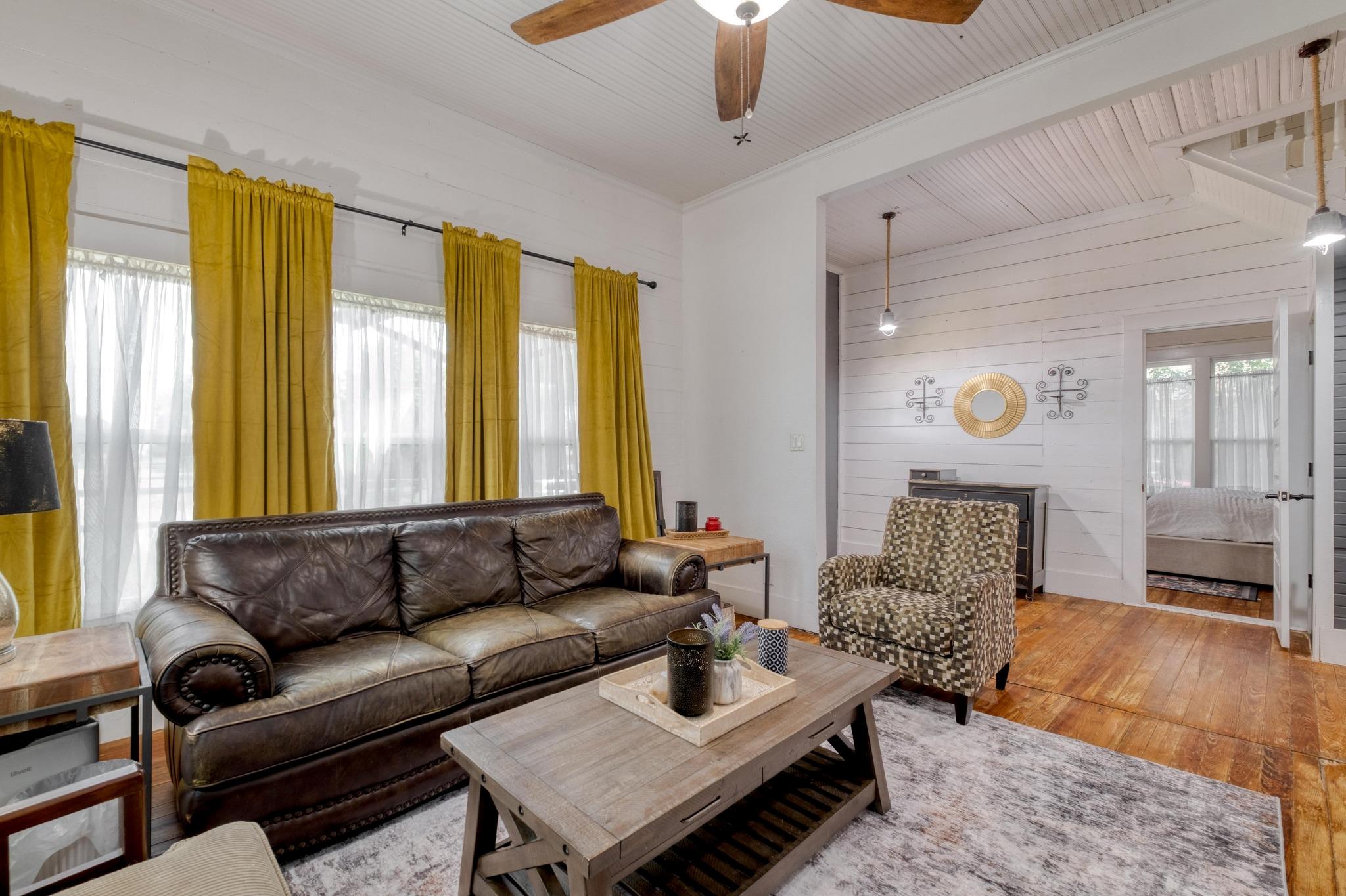 107 N Brazos St, Granger, TX 76530