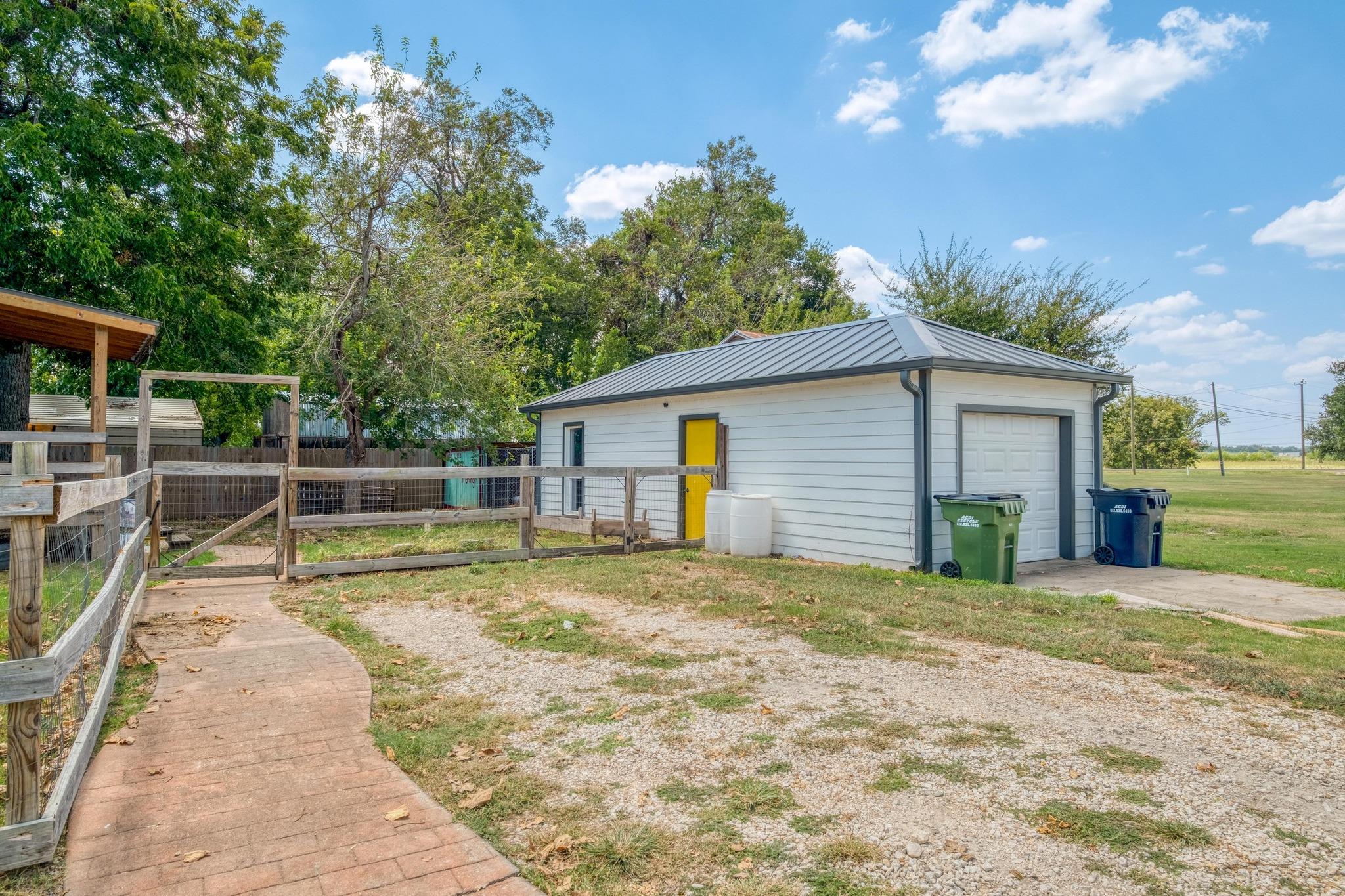 107 N Brazos St, Granger, TX 76530