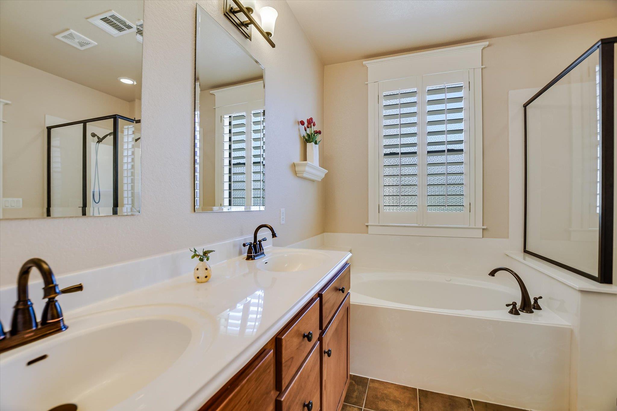 6921 Starboard Cv, Jonestown, TX 78645