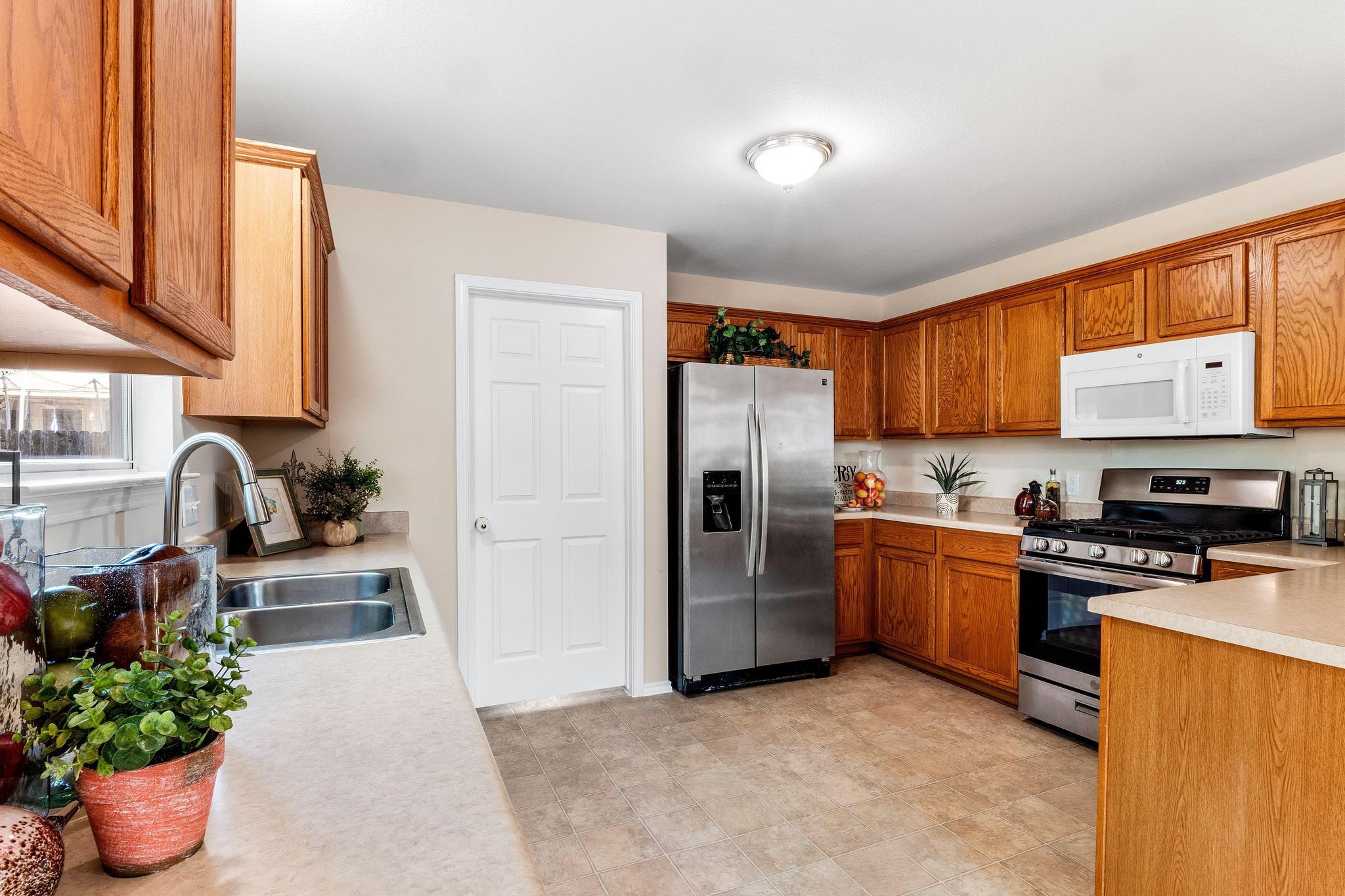 2413 Charlie Harley Dr, Leander, TX 78641