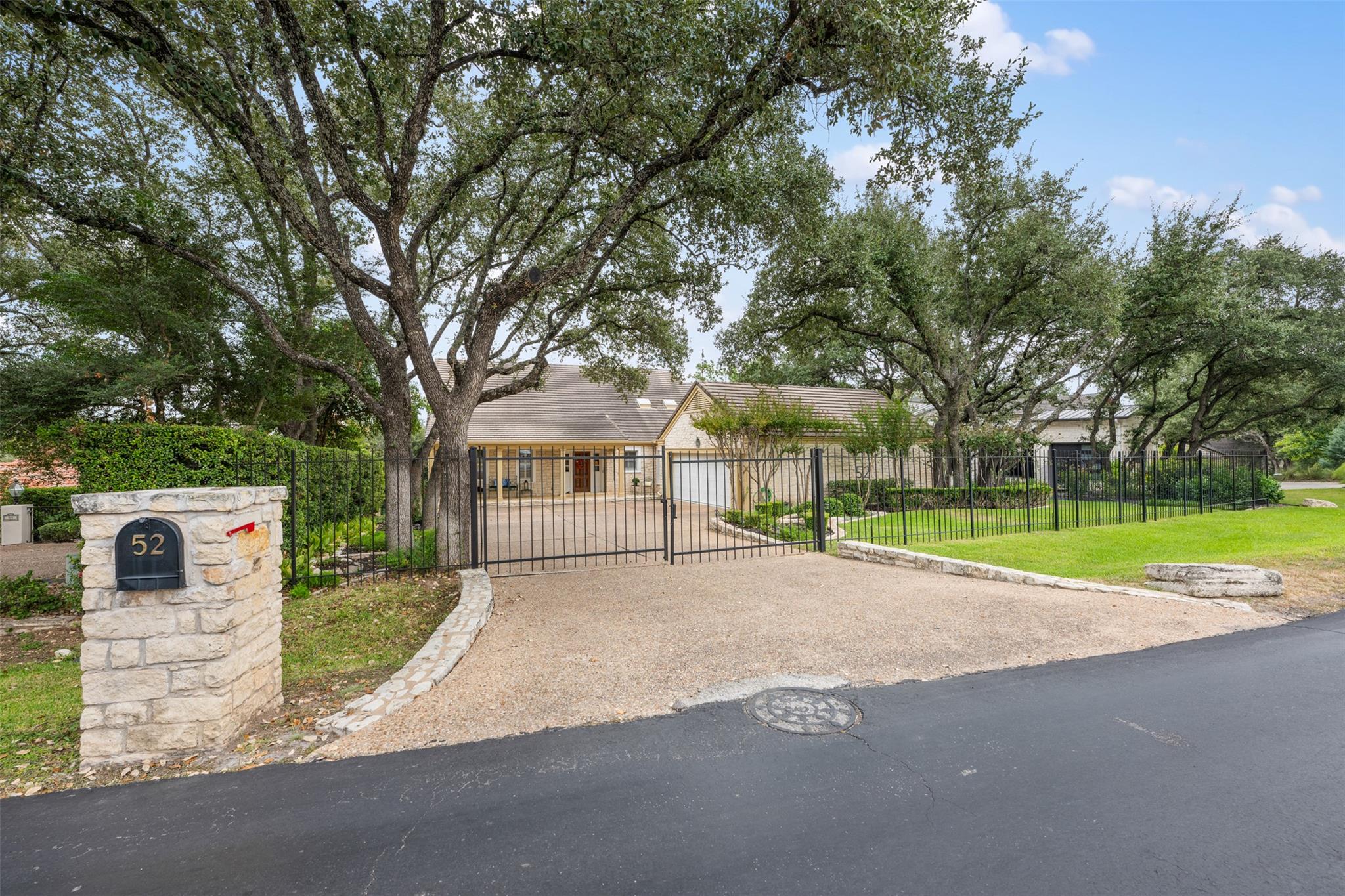 52 Club Estates Pkwy, The Hills, TX 78738