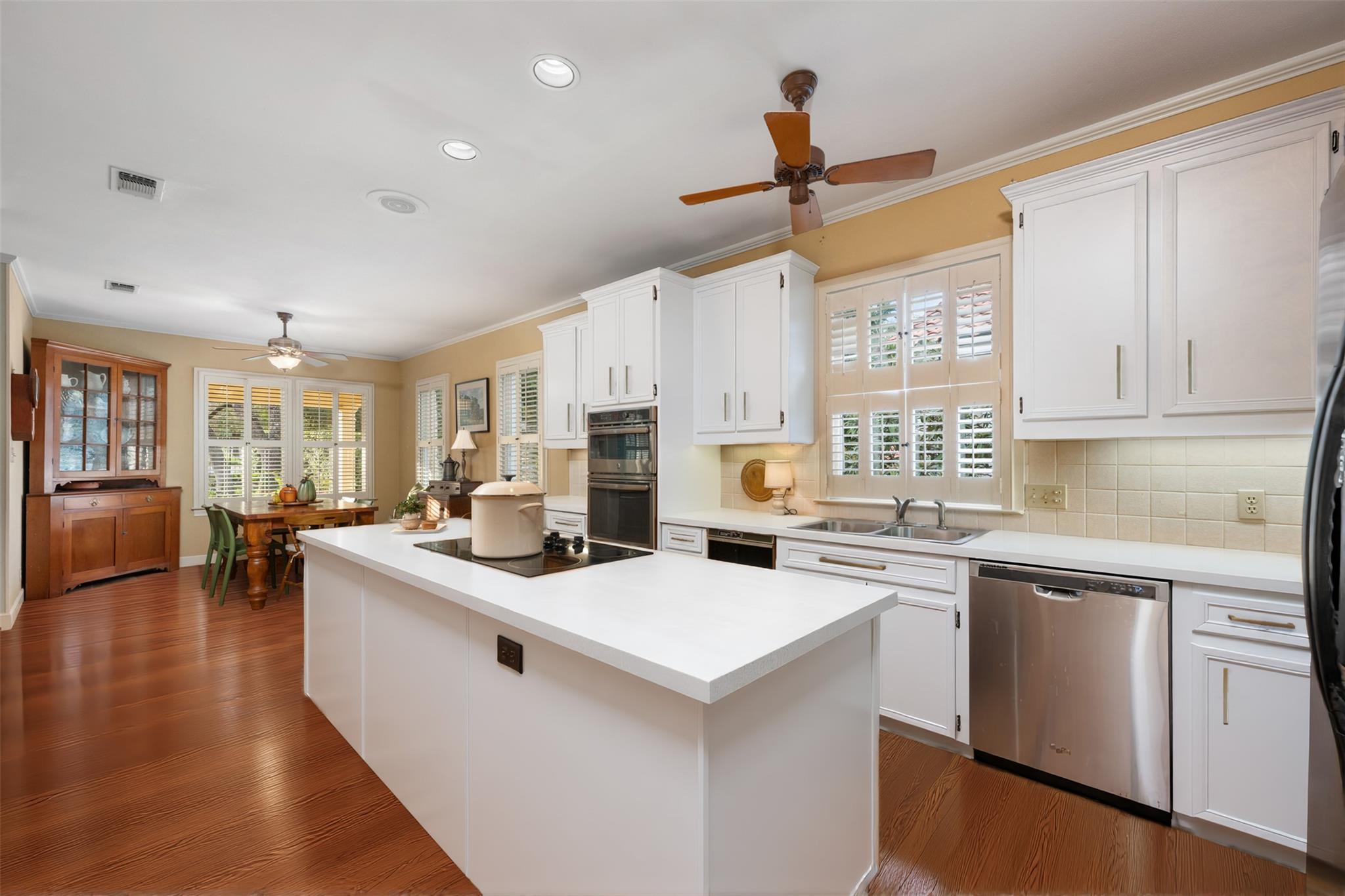 52 Club Estates Pkwy, The Hills, TX 78738