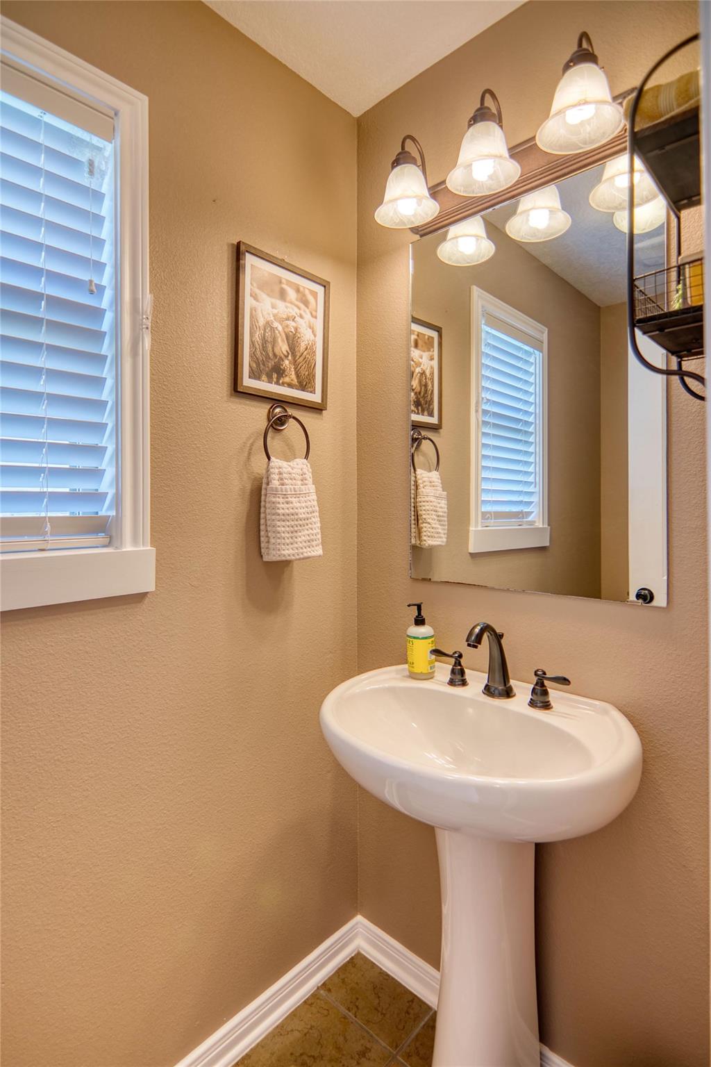 1004 E Pontotoc St, Mason, TX 76856