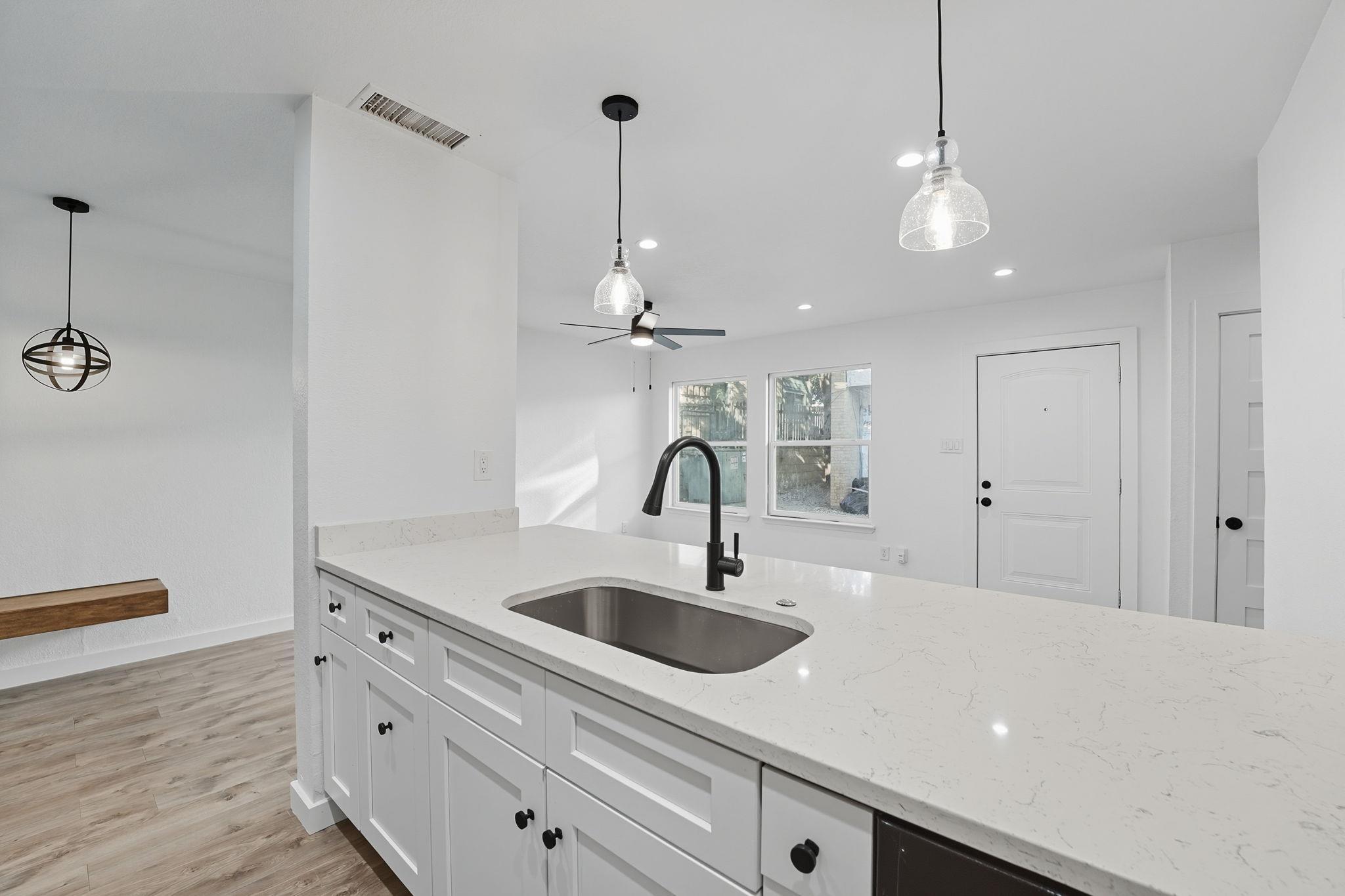 2124 Burton Dr # 133, Austin, TX 78741