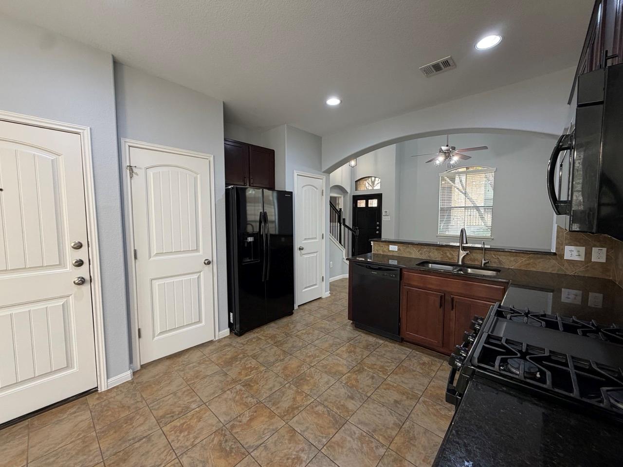 11400 W Parmer Ln # 31, Cedar Park, TX 78613